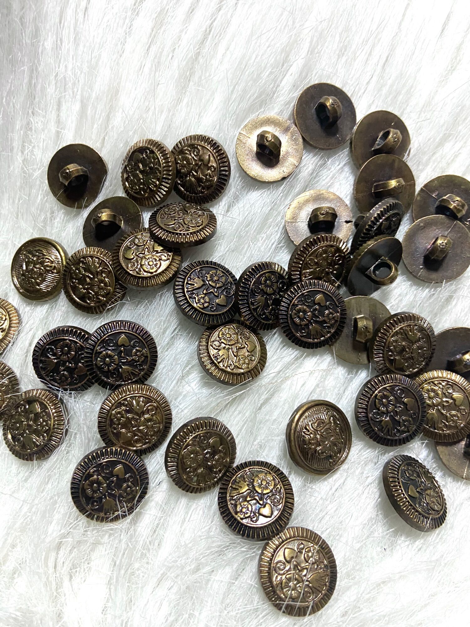 Nút áo kiểu đẹp side 1,5cm 20nút/ túi