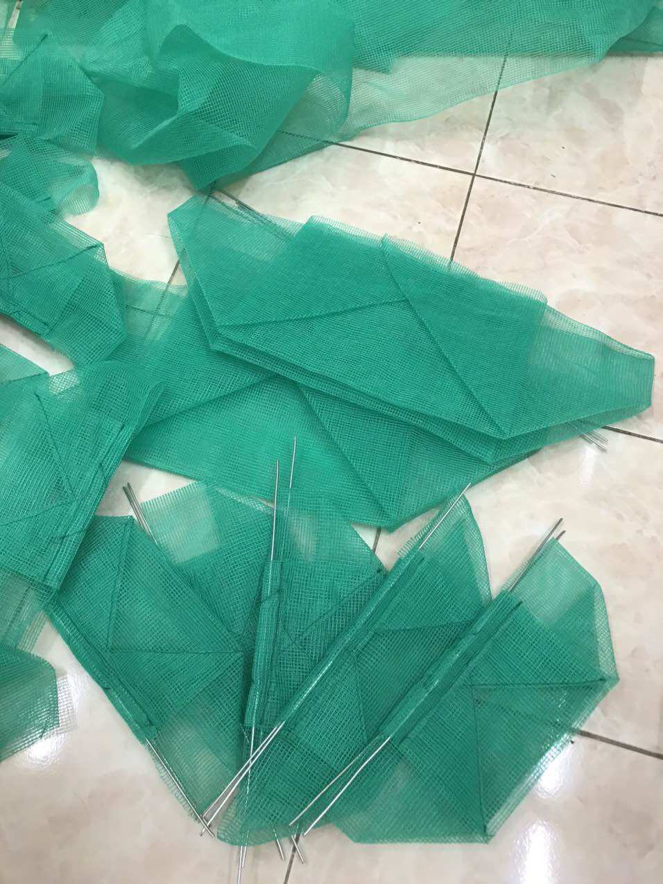 Lồng tách đẻ cá Guppy cho khay 7 lít