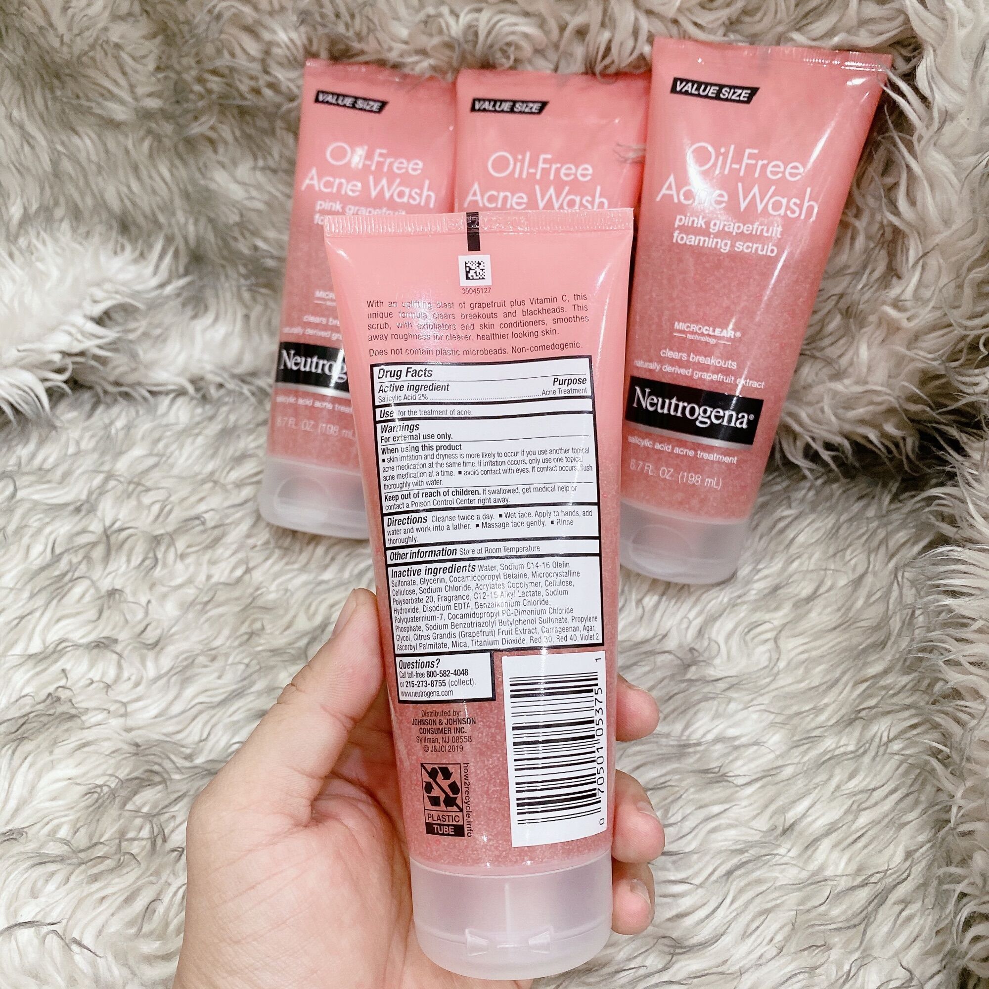 sữa rửa mặt có hạt massage neutrogena