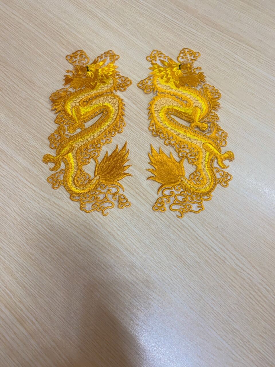 Miếng thêu rồng trang trí áo dài