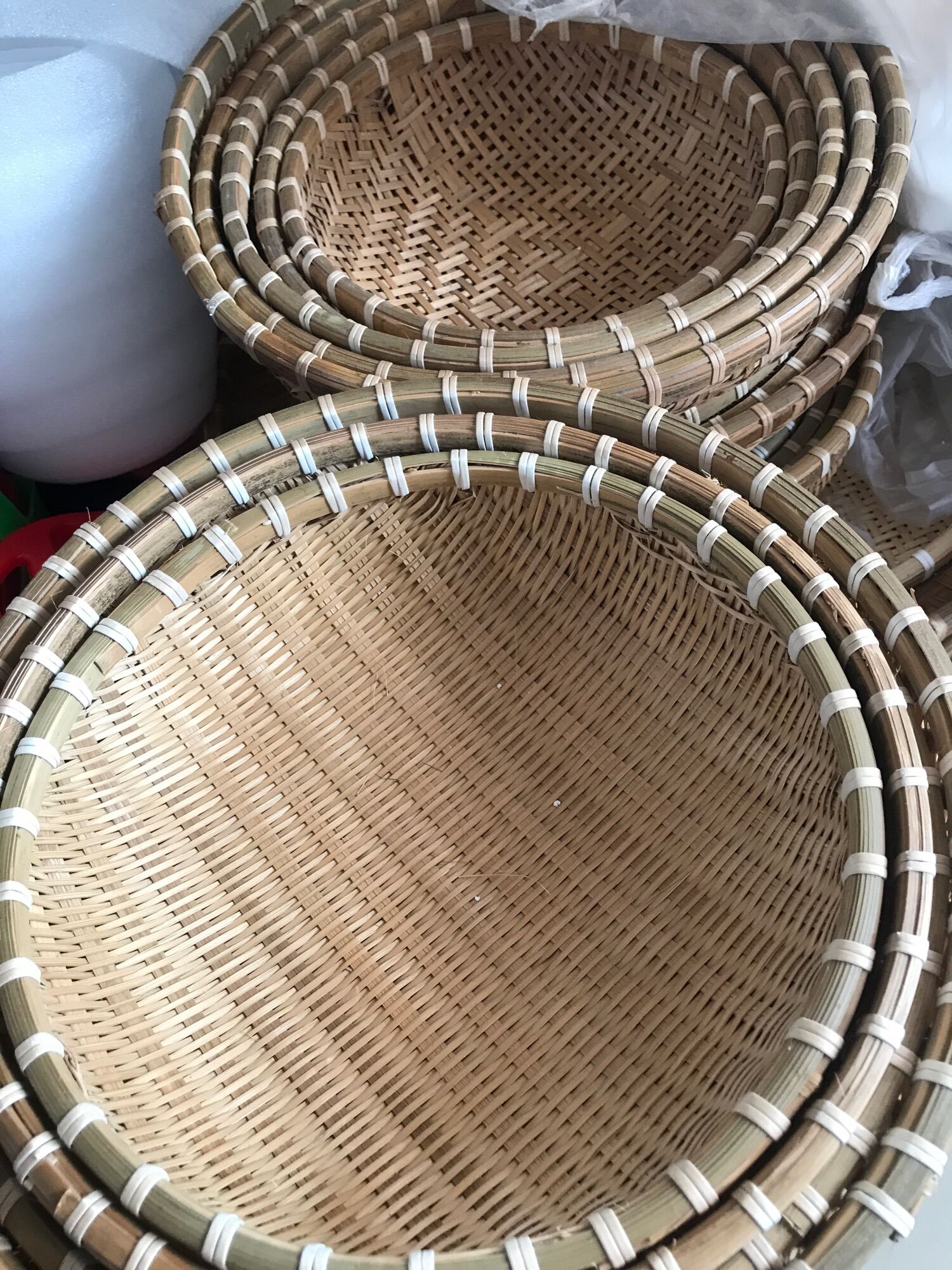 Rổ tre đan khít và thưa 30cm 1 cái