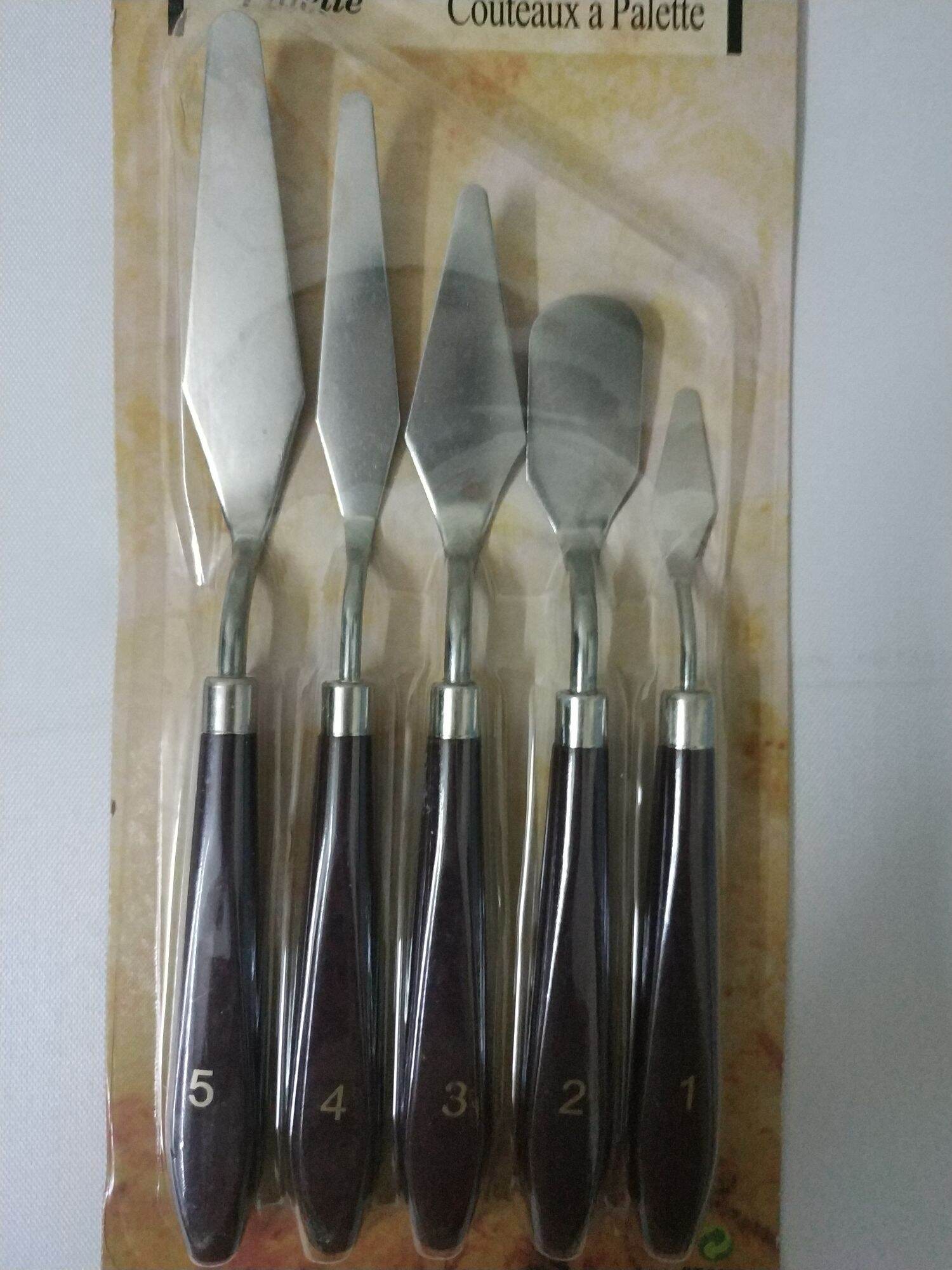 Set of 5 Brown-Handled Paint Brushes