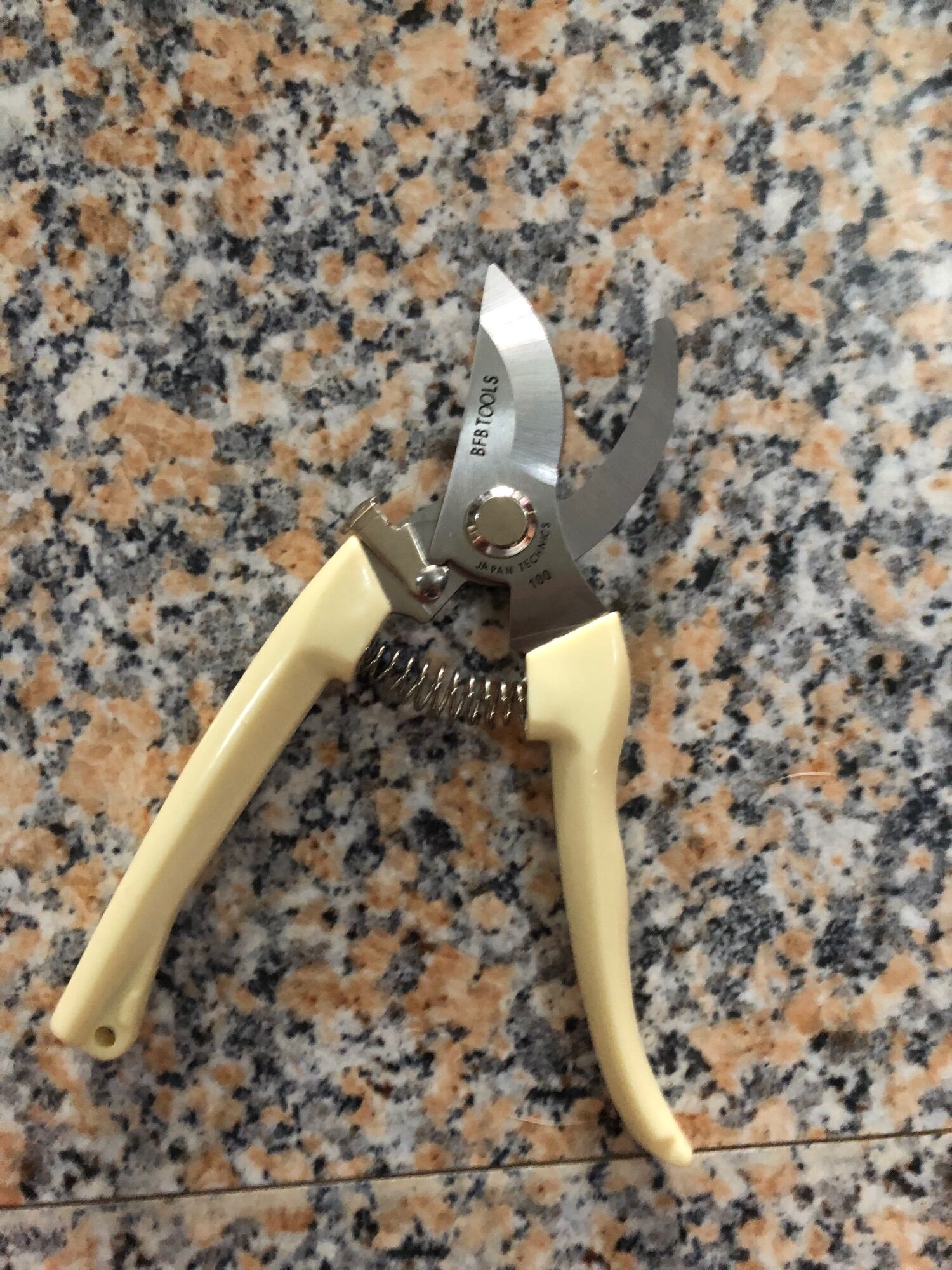 Kéo cắt cành kéo tỉa cây