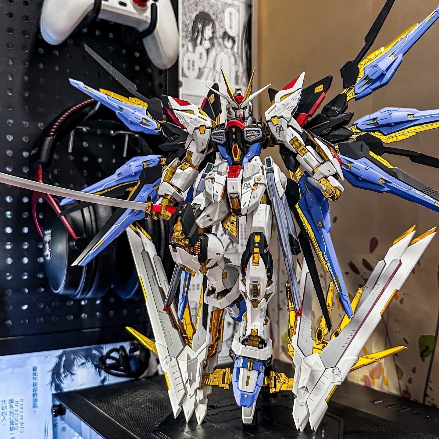 Model Gundam Freedom Assembly MG Unicorn Sakura Assault Red Heretic Mecha Toy for Boys And Bé Gáis over 12 Years Old