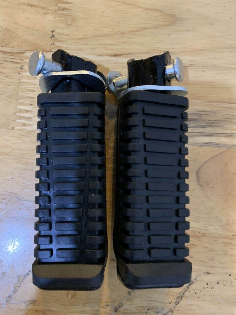 Gác chân sau cho xe Yamaha