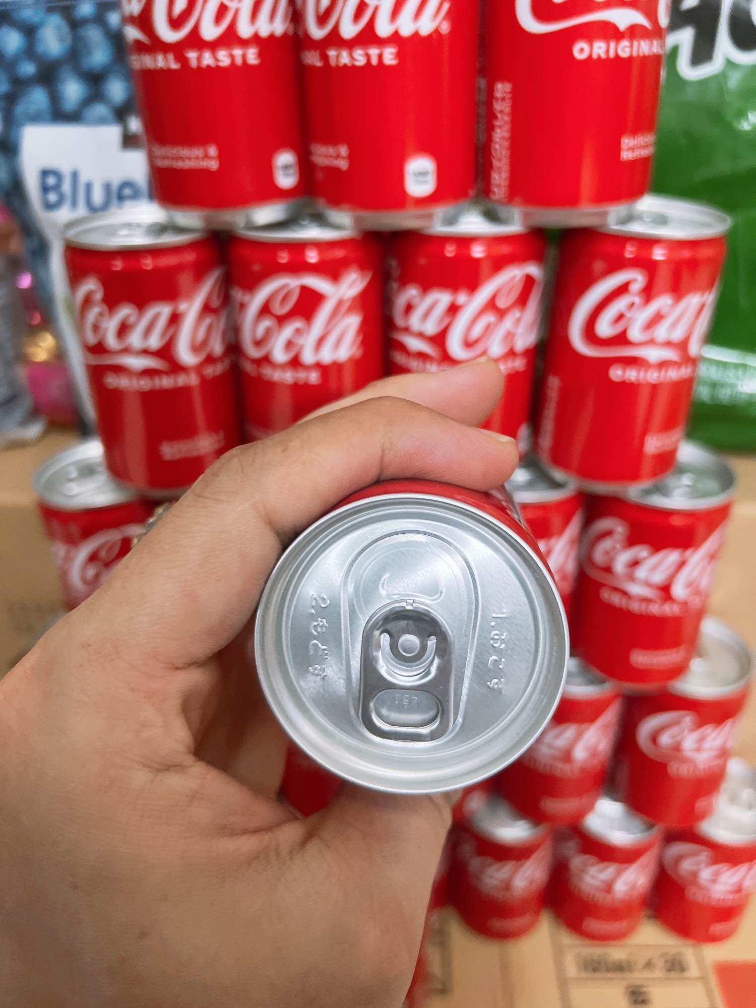 Thùng 30 lon Coca Cola 160ml Nhật Bản.