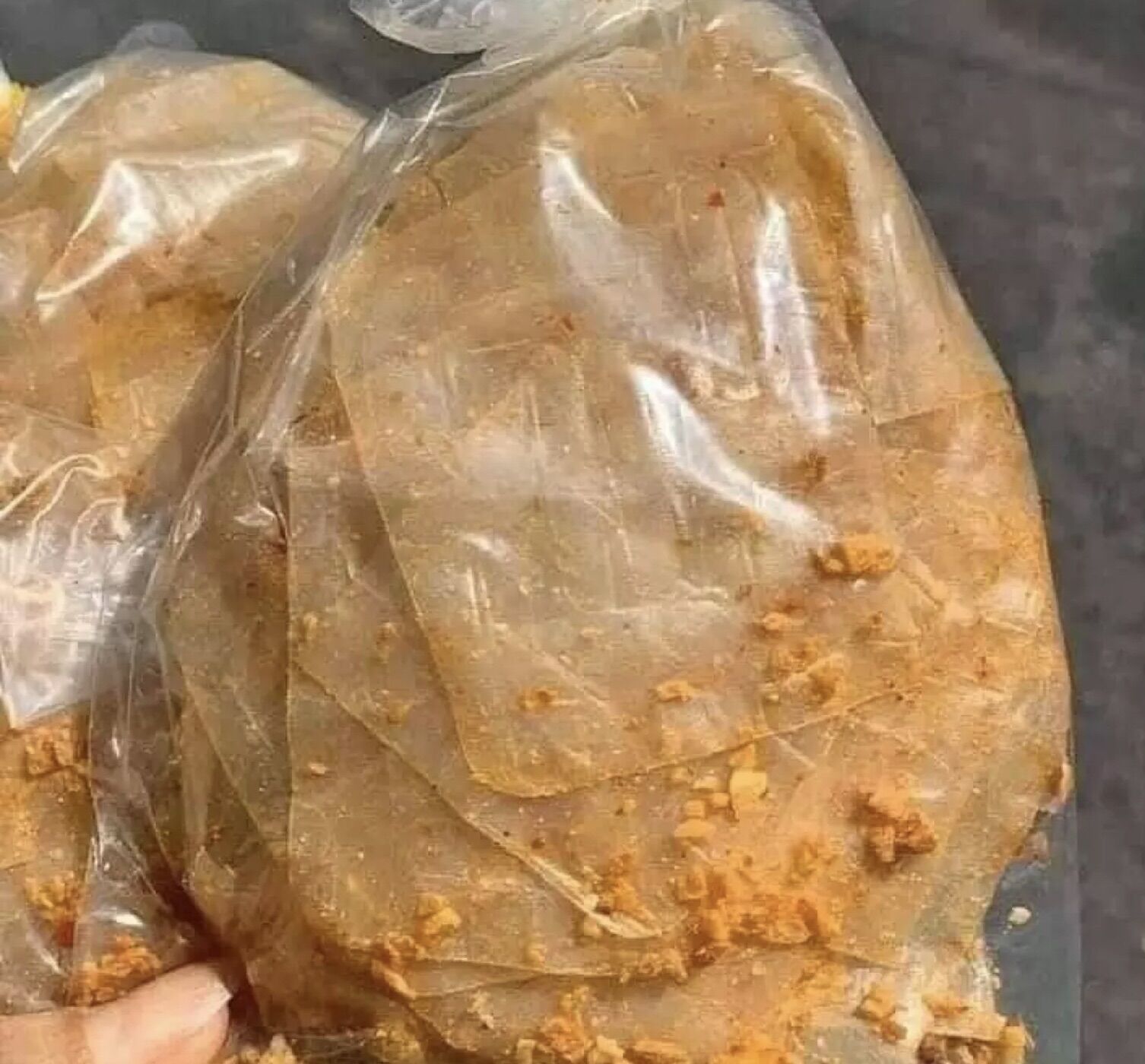 Combo sỉ 20 bịch bánh tráng muối nhuyễn tỏi phi siêu cay