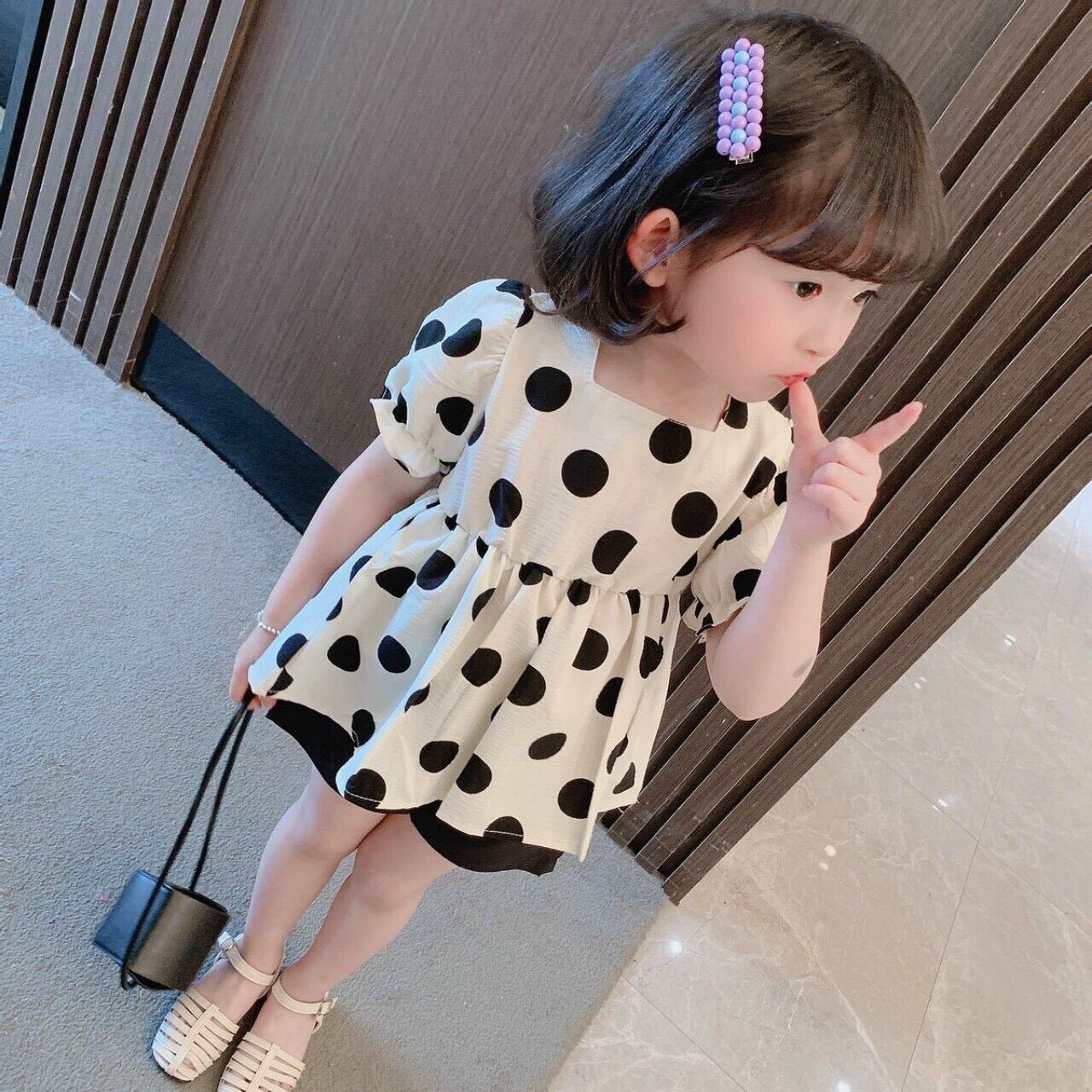 Set áo chấm bi nơ sau lưng bé gái