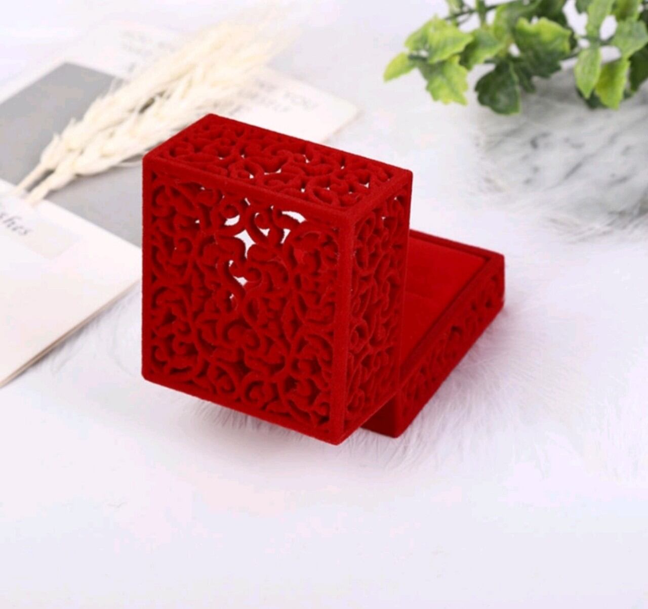 hộp nhung đựng nhẫn cưới