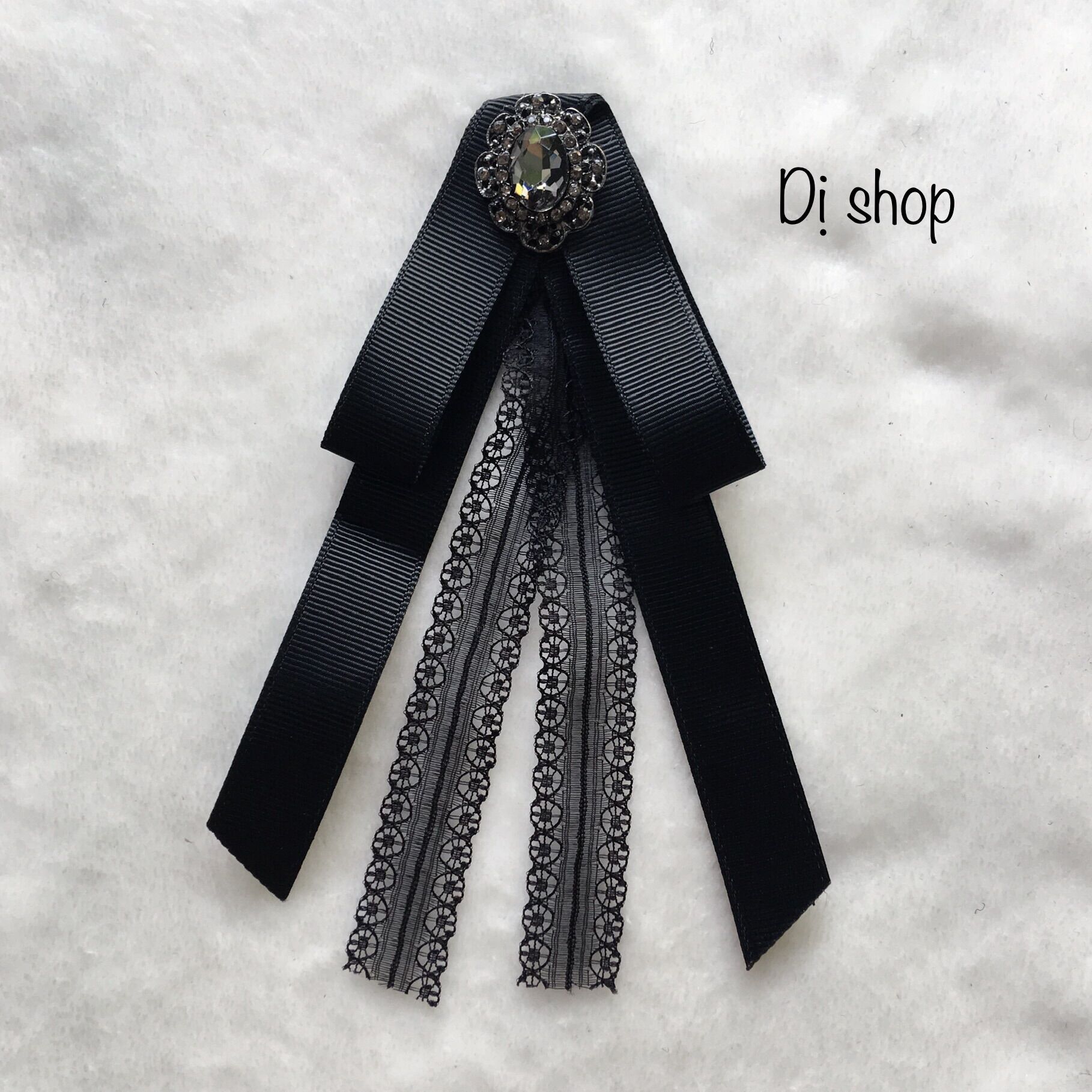 Nơ đen dài tầm 15cm có kim gài