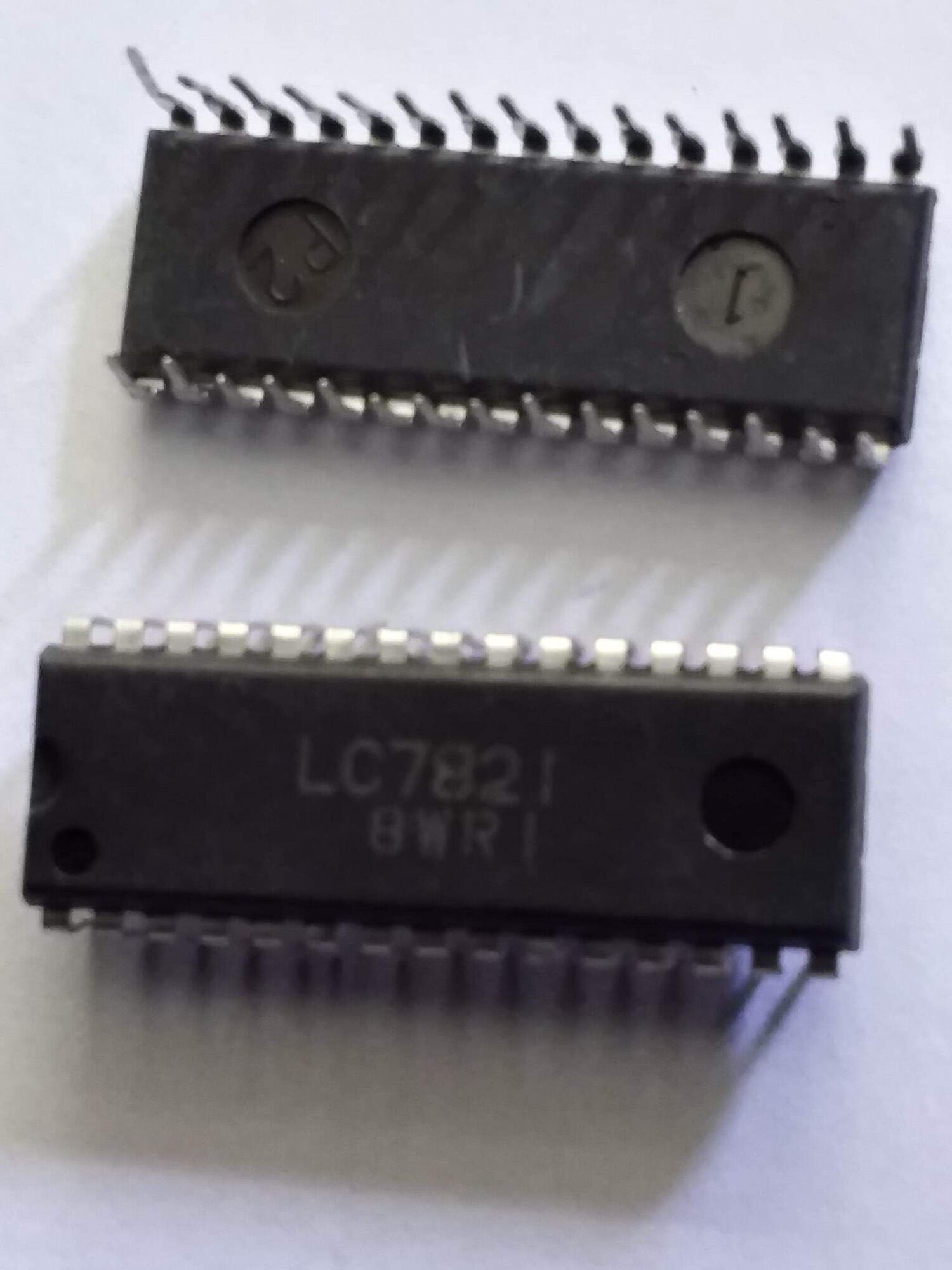 1 CHIẾC IC LC7821