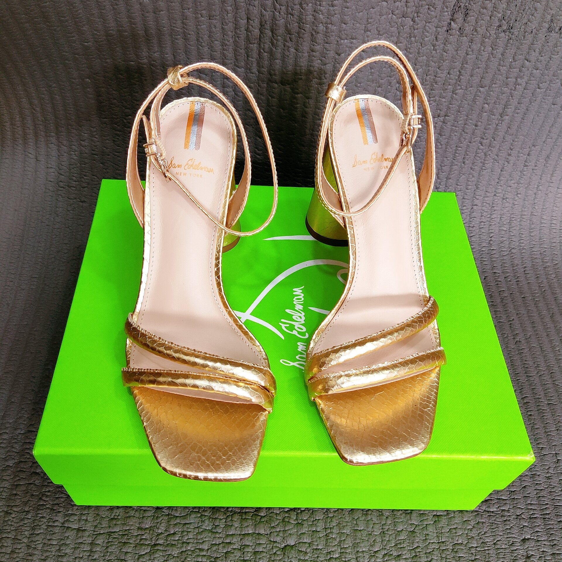 KIA BLOCK HEEL SANDAL


sam edelmam