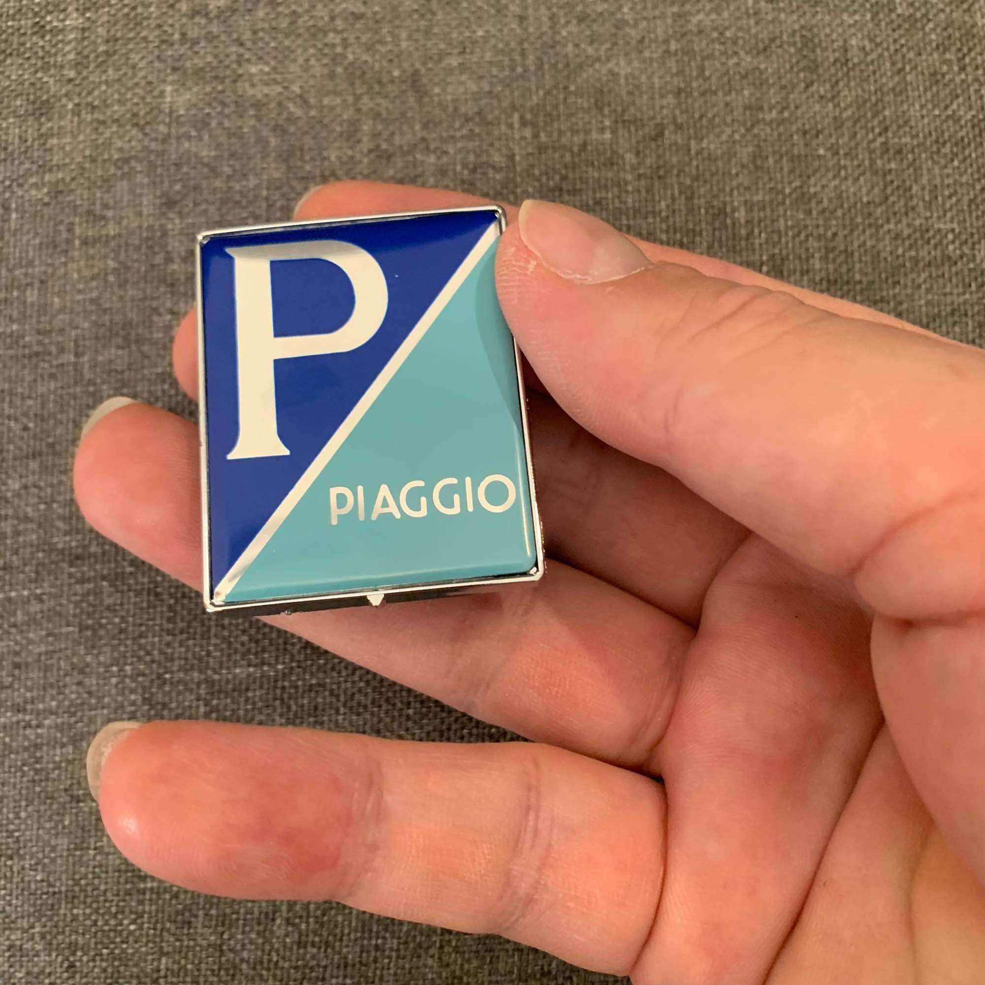 Logo Piaggio kiểu zin gắn xe đẹp hãng, tem gắn xe máy piaggio vespa đẹp