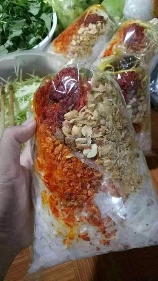 (KHÔNG XOÀI RĂM)1 (BỊCH) bánh tráng trộn bơ tắc thập vị