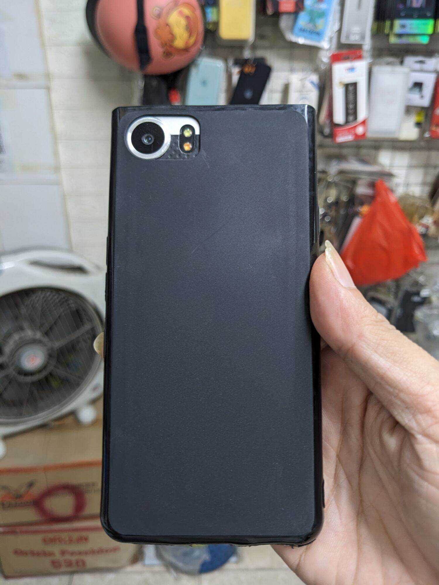 Ốp silicon màu trắng BB Key1