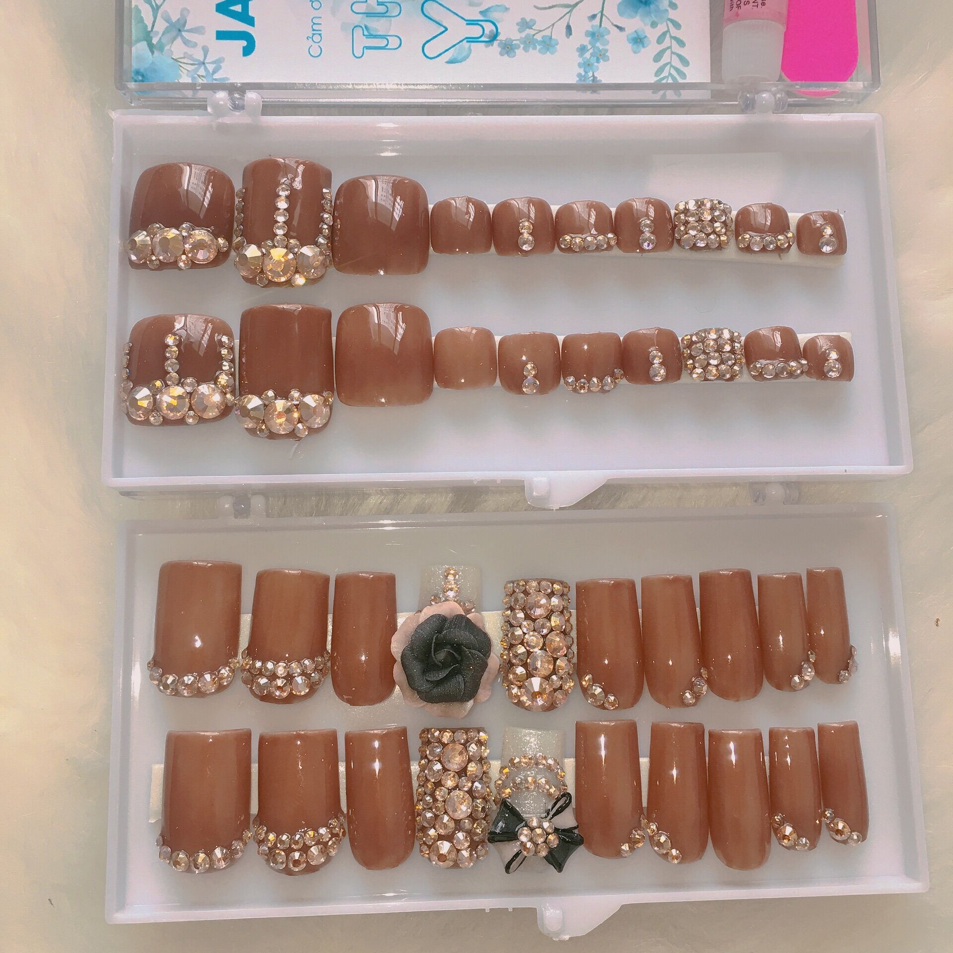 Nailbox Bộ 24 móng tay giả / móng chân giả thiết kế / móng chân giả màu nâu thạch