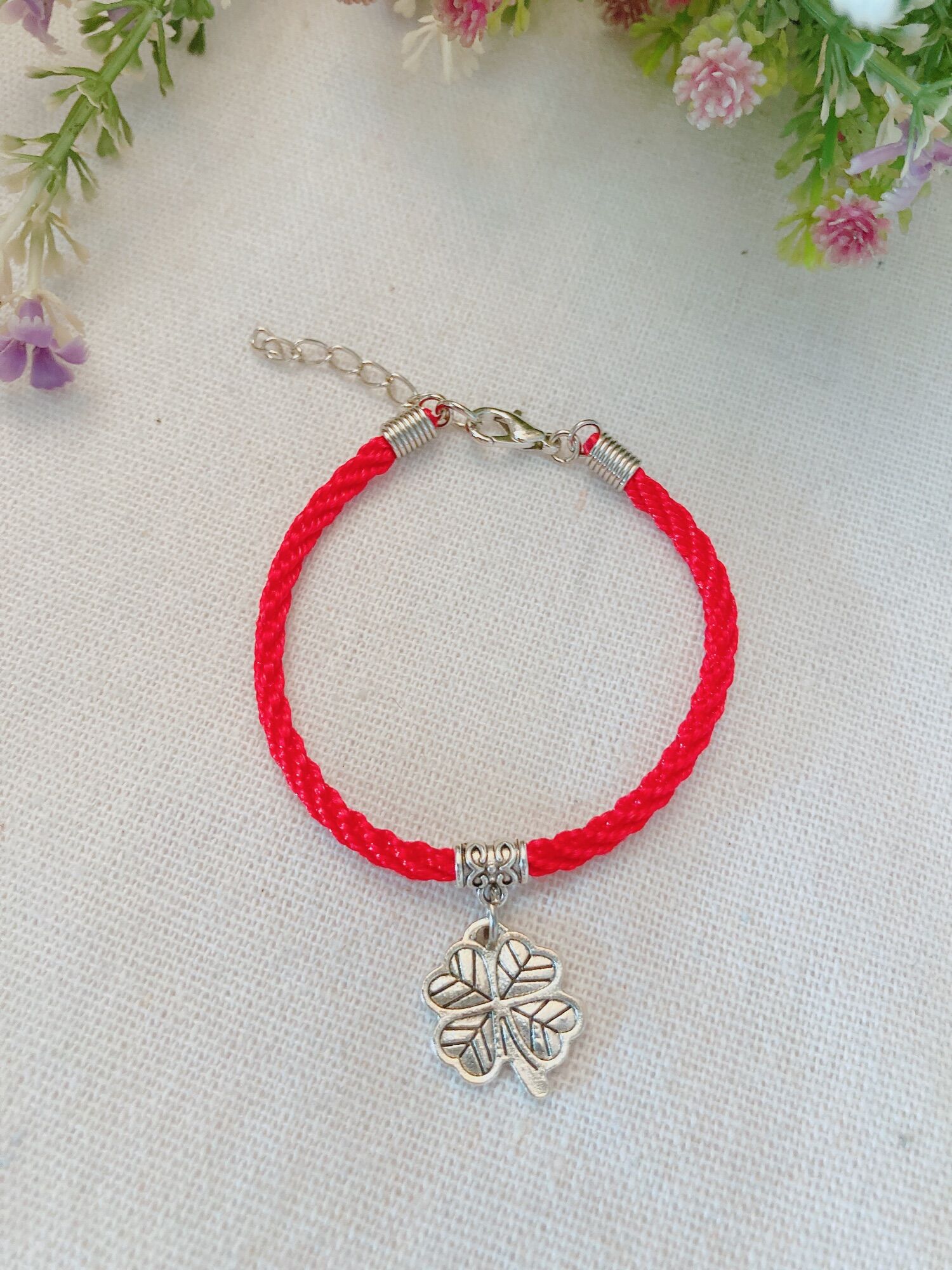 Vòng tay handmade cỏ 4 lá