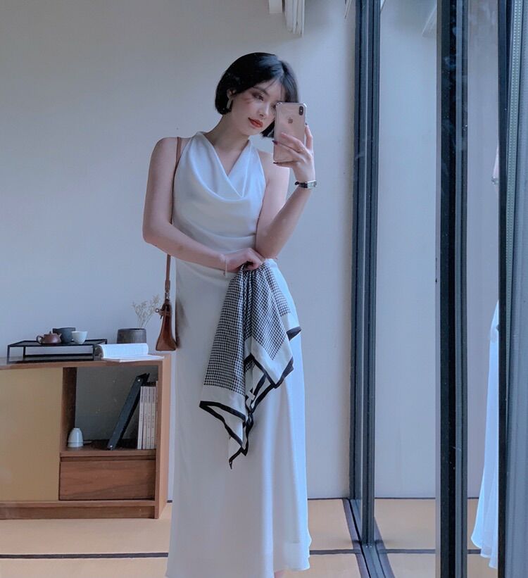 Đầm lụa cổ đỗ sang trọng dự tiệc, dạo phố