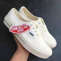 Van.s 4 Lỗ Đen Trắng Nam Nữ Size 36 Đến 43 Sẵn Hàng HCM