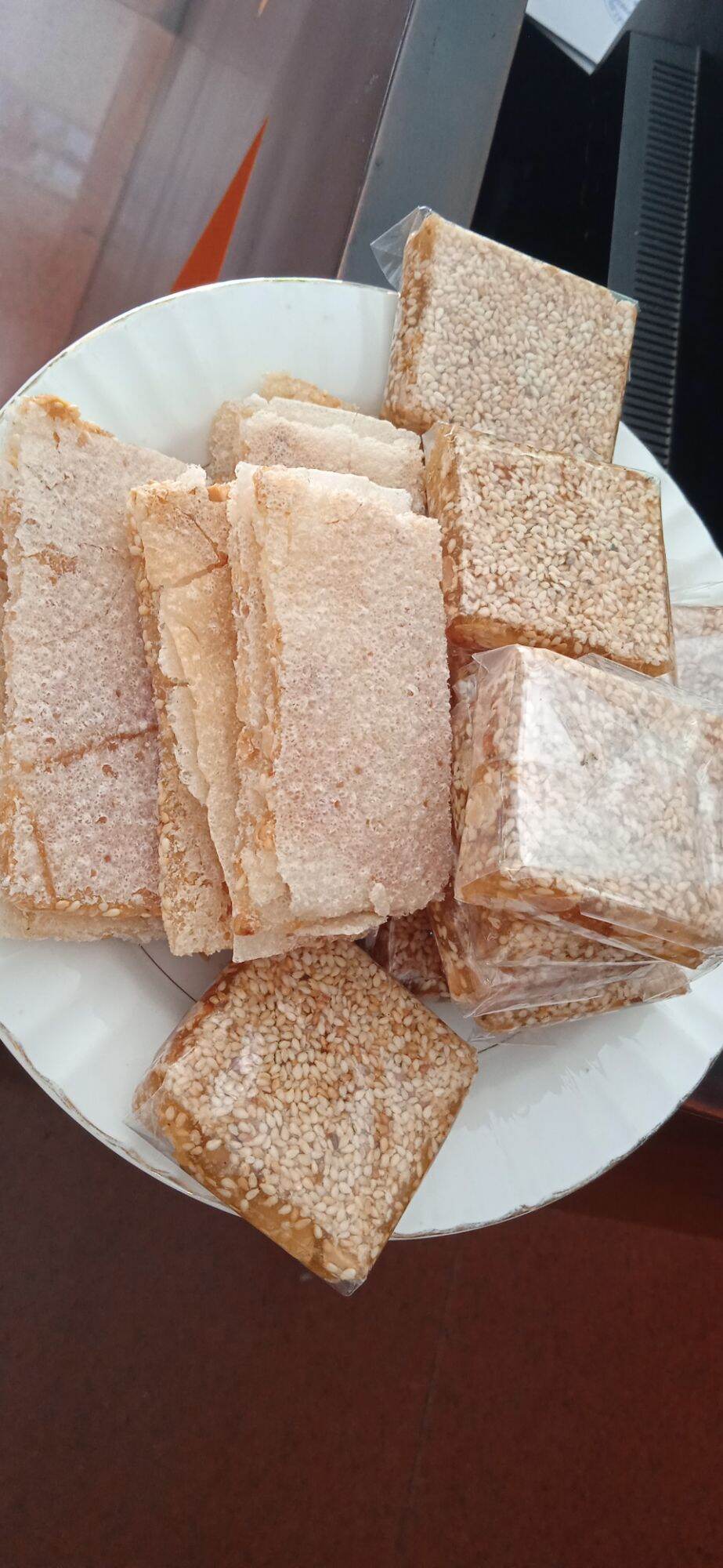 Mè xửng giòn hộp 400g