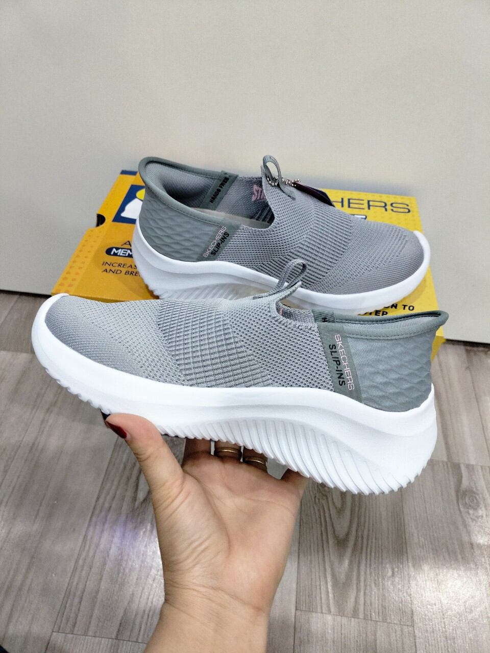 Giày thể thao skechers untra hands free slip ins cho nữ
