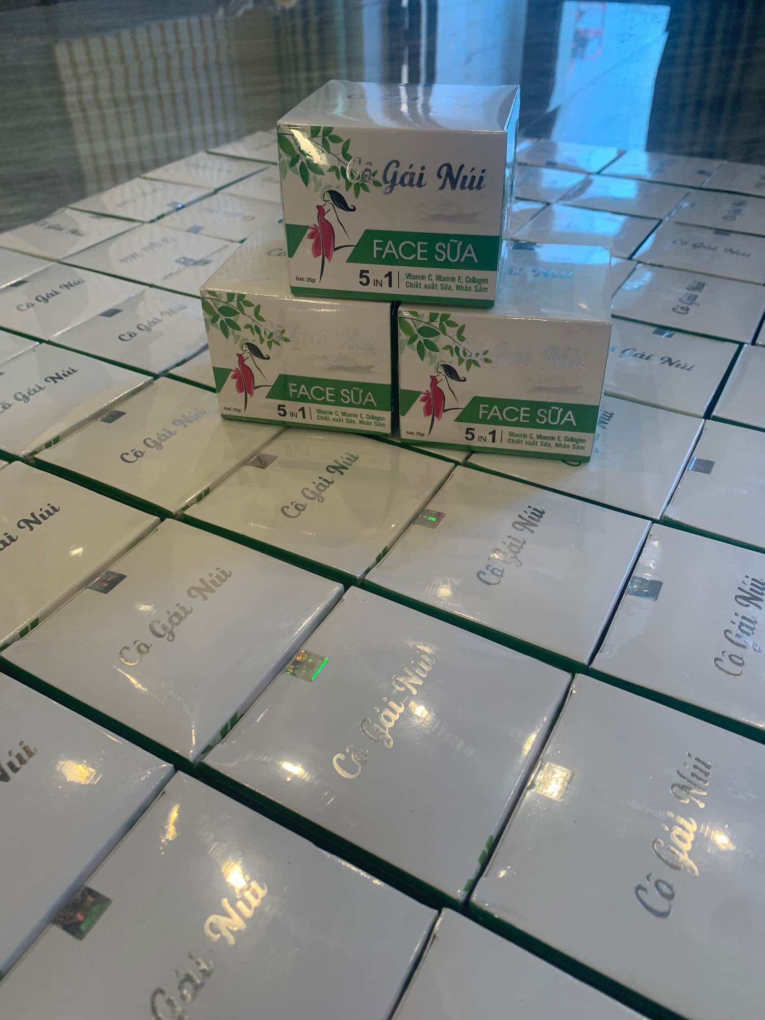 Kem Face sữa cô gái núi