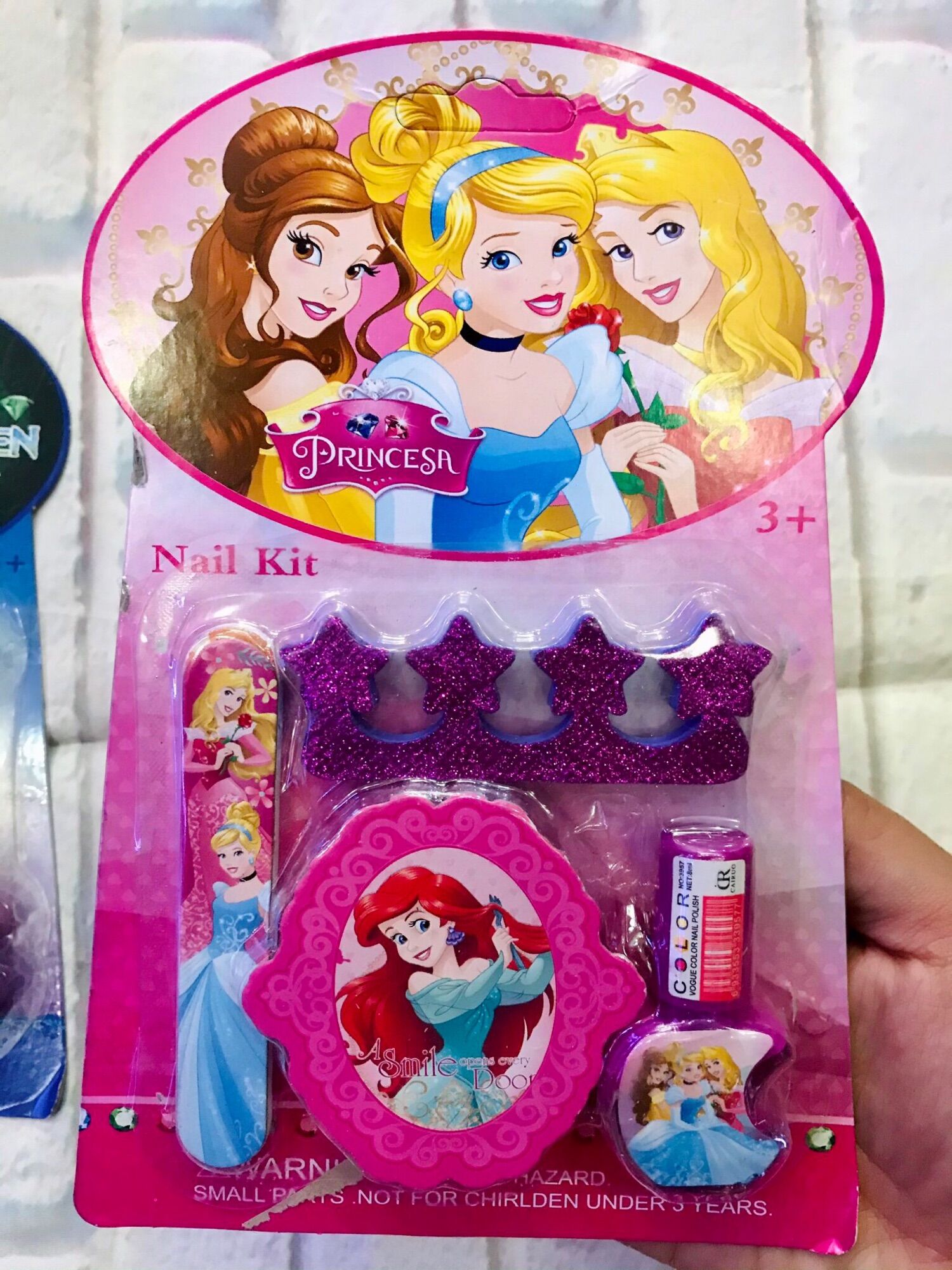 Set đồ chơi sơn móng tay Disney cho bé