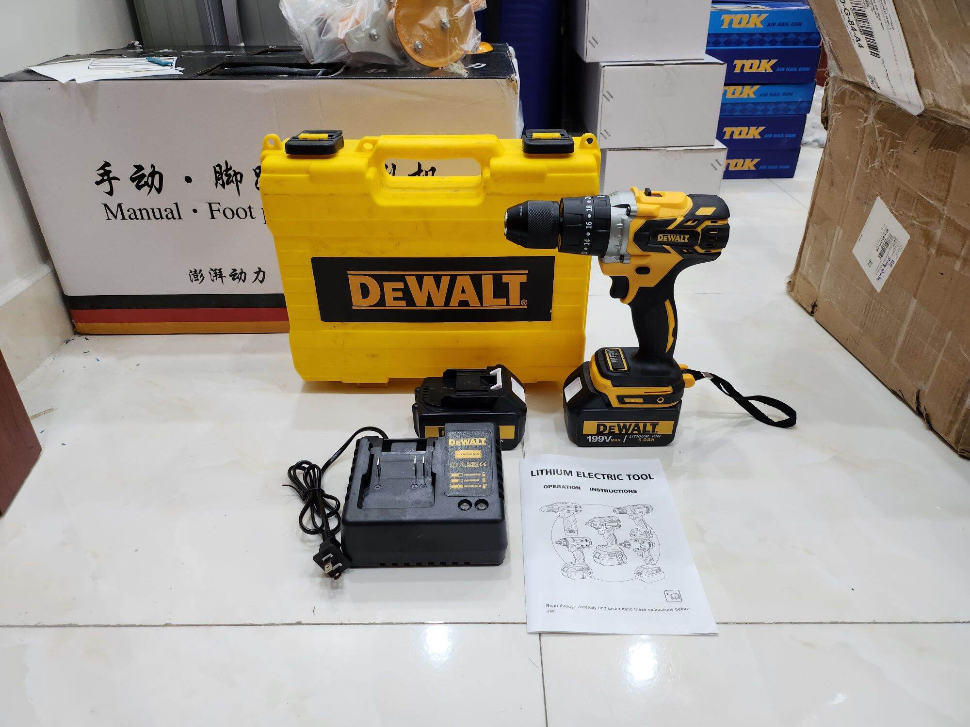 Máy khoan pin dewalt 13mm - không chổi than - máy khoan từ 13mm - 3 chức năng có búa