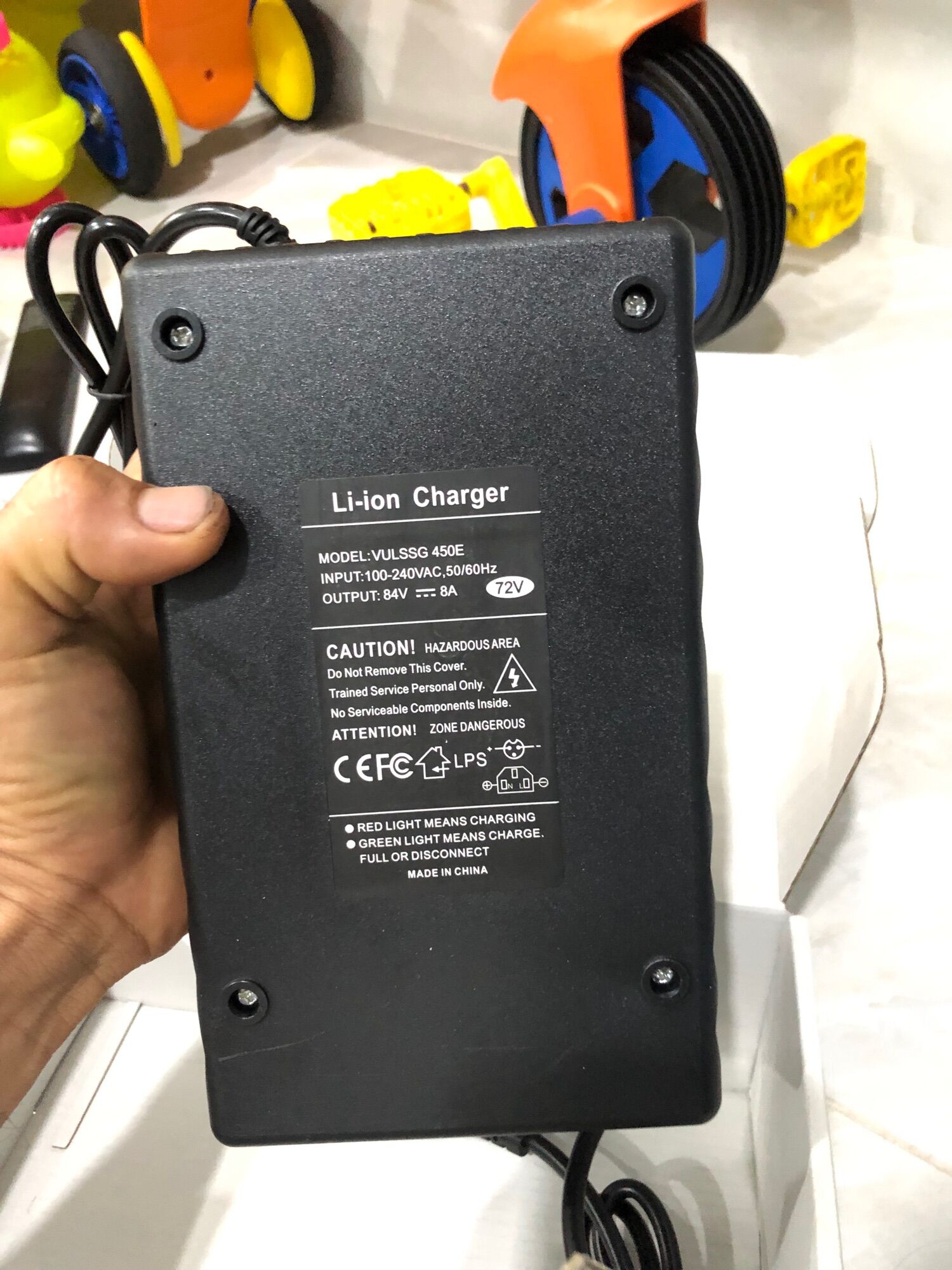 Sạc pin xe điện Lythyum hệ 72v, 84v max 5A. Sạc đầy tự ngắt, có quạt làm mát, chuẩn rack chung.