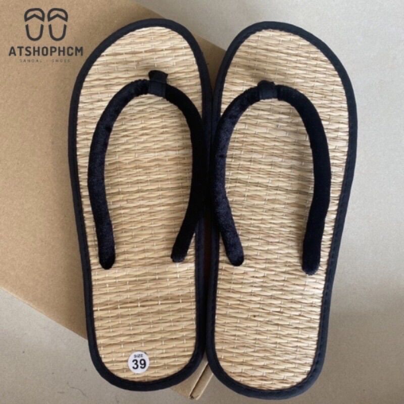 Dép kẹp chiếu mang trong nhà