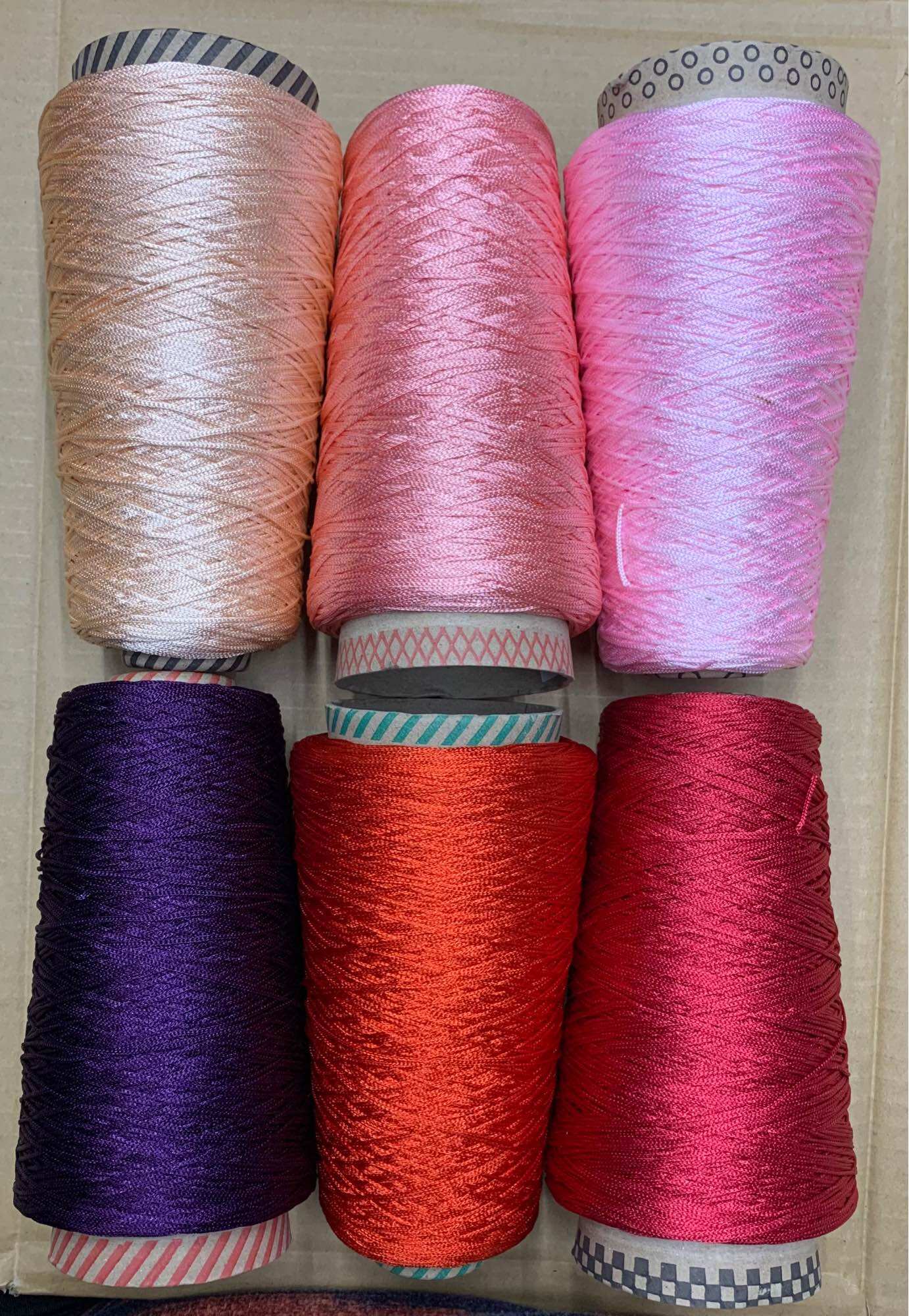 1 cuộn chỉ tơ dù 1mm.