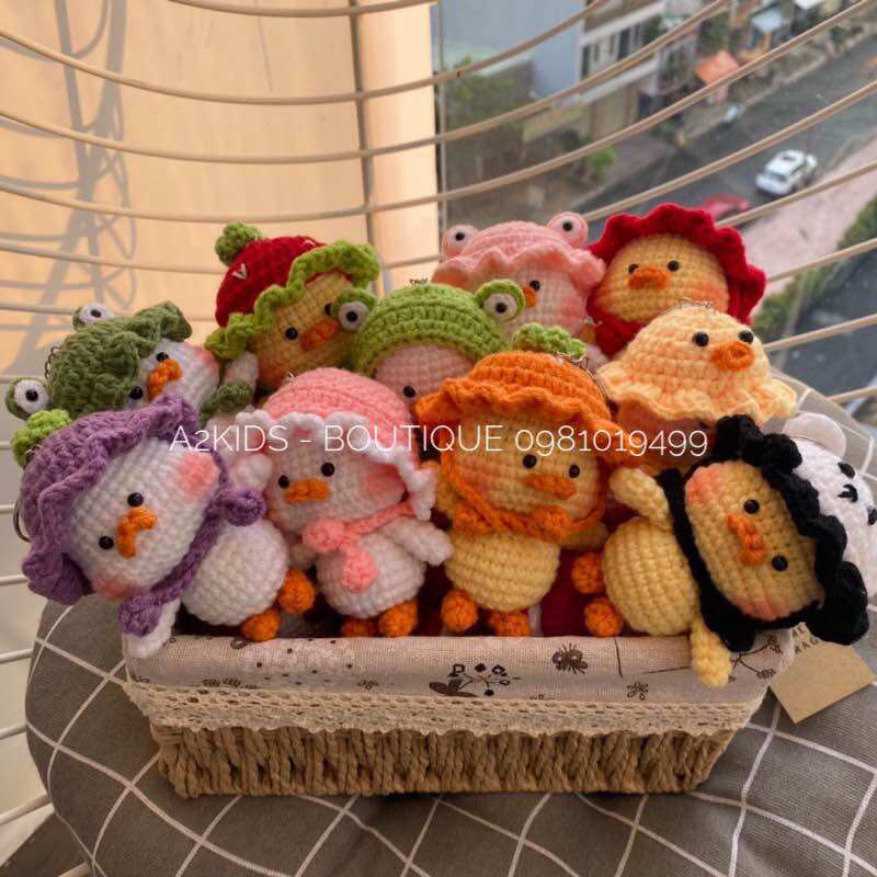 [Có sẵn] Móc khoá con vịt/ Gấu dâu bằng len thủ công handmade siêu cute
