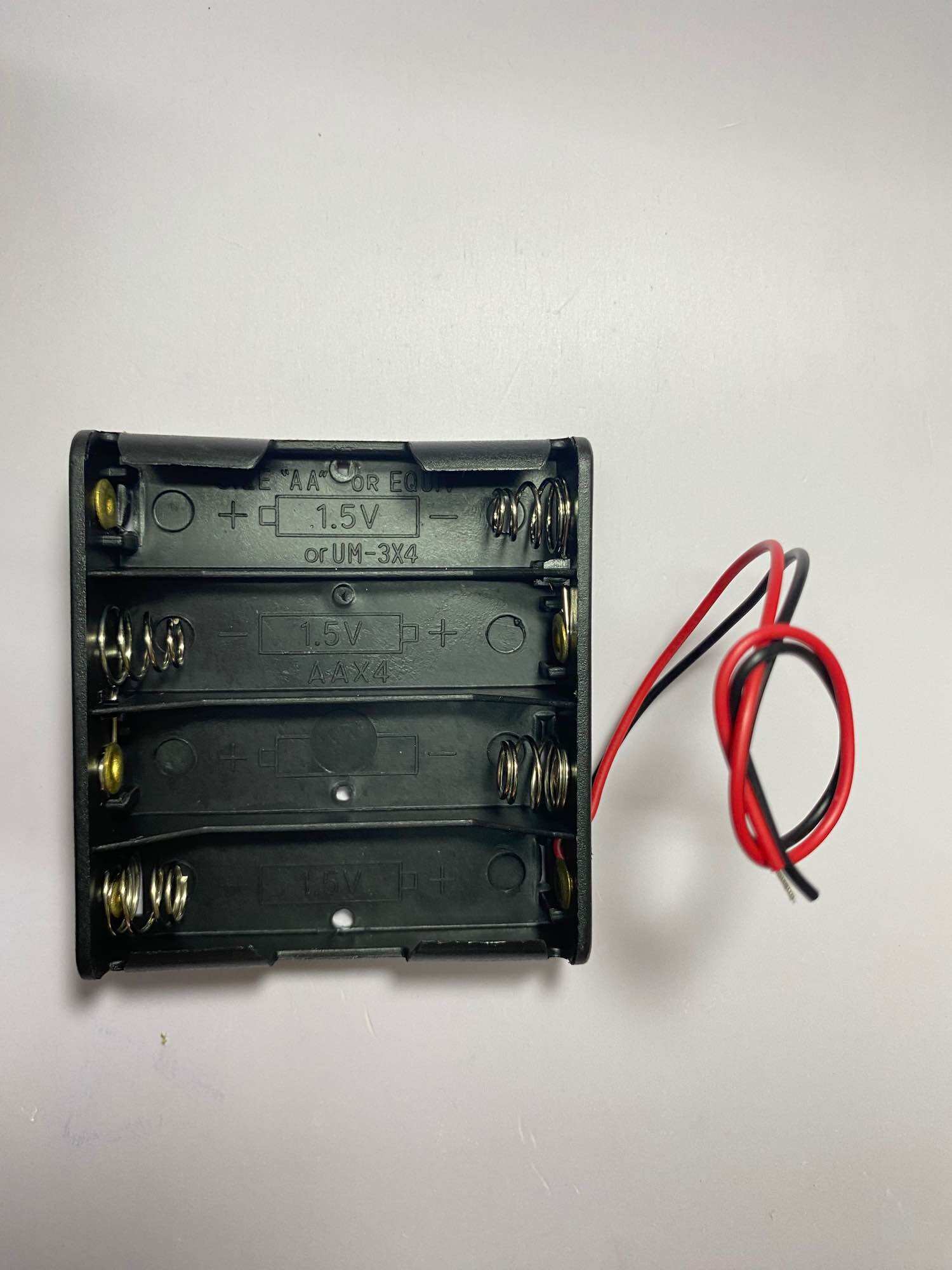 Đế 4 pin 1v5 size AA