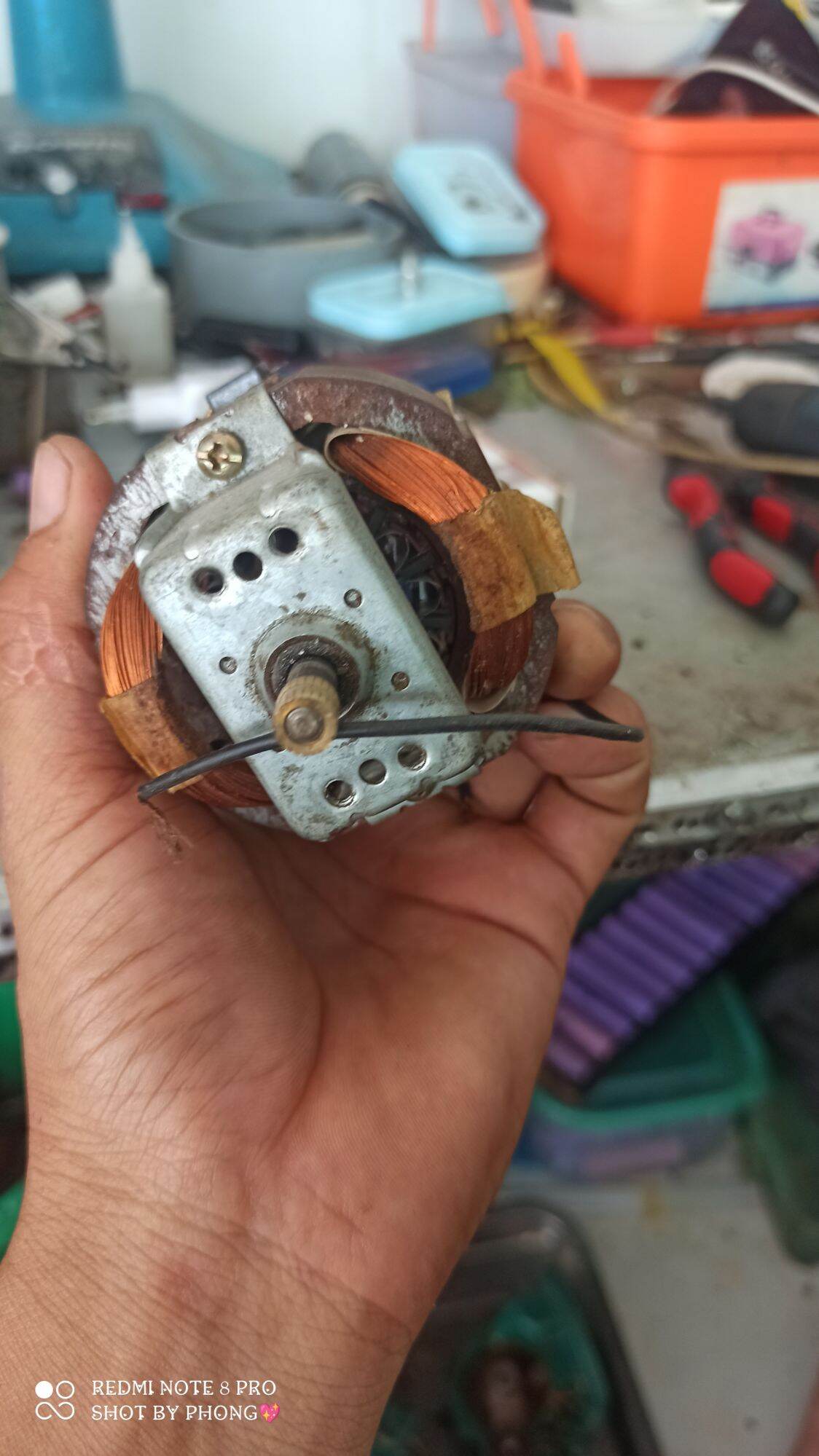 motor máy xay sinh tố tháo máy.