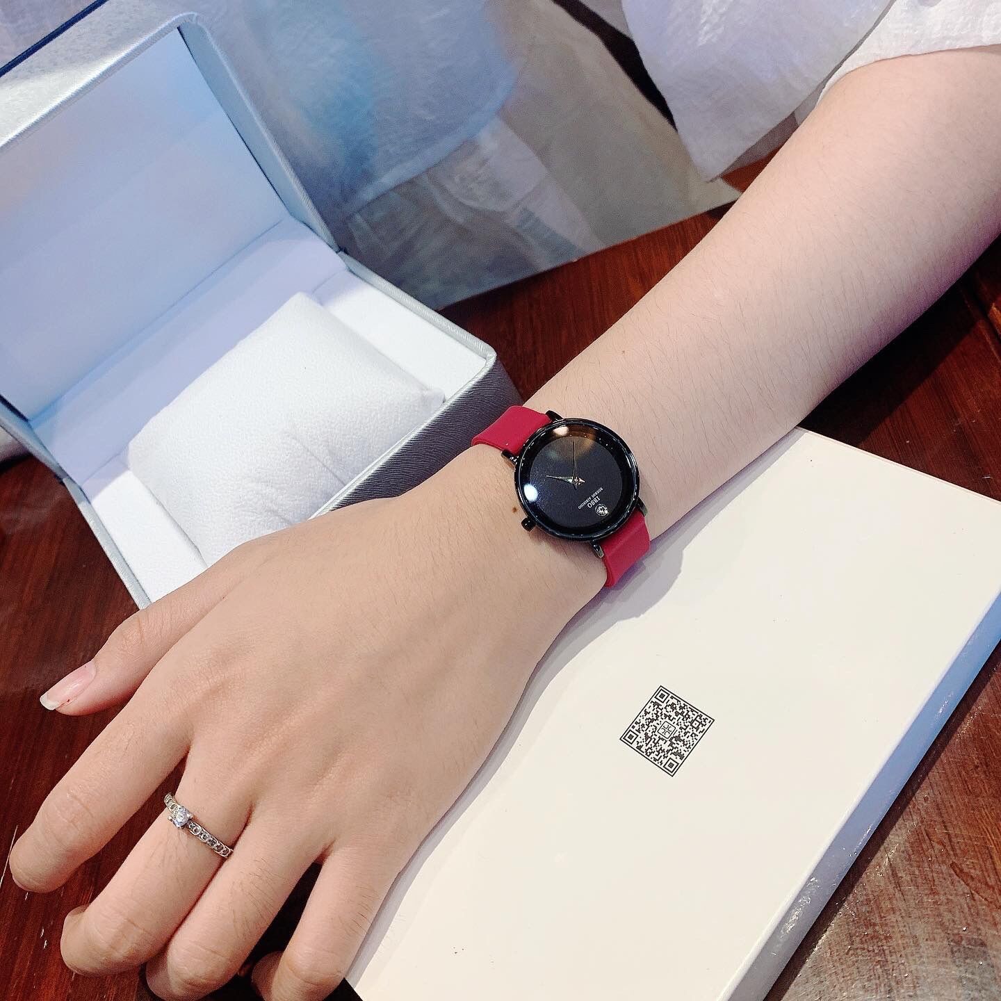 Đồng Hồ Nữ IBSO Mặt Tựa Movado