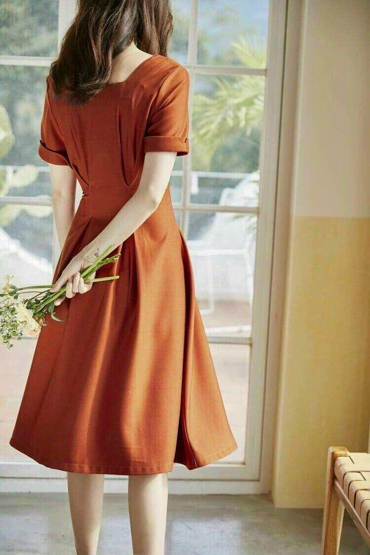 Đầm xòe dự tiệc cổ tim đính nút duyên dáng