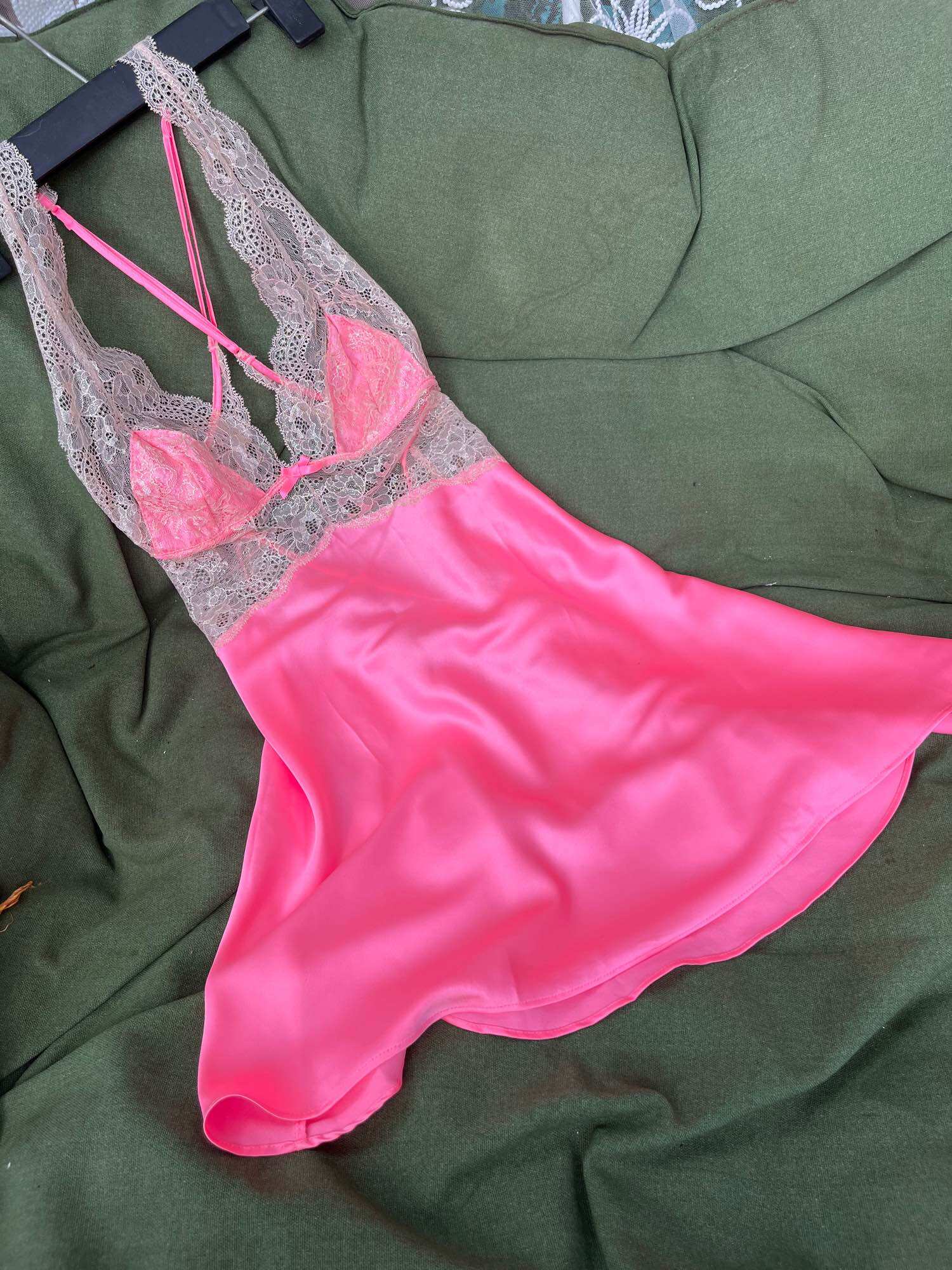 Váy ngủ lụa victoria secret size S siêu sexy gợi cảm cho người <55kg cao 155 cm. Có sẵn