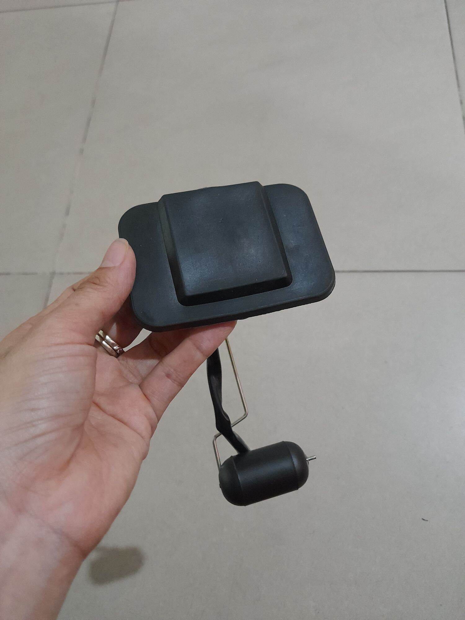 Báo xăng gắn cho xe Cúp 82 đến 86.
