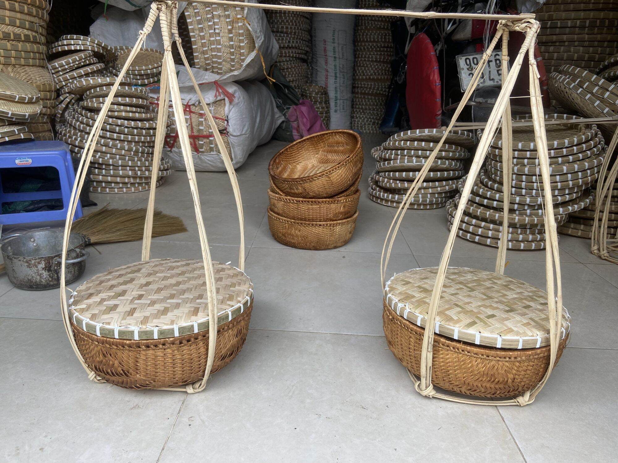 QUANG GÁNH MÂY TRE ĐAN