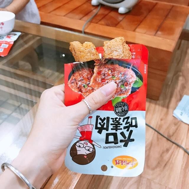1 hộp thịt cay BBQ thơm ngon 20 gói