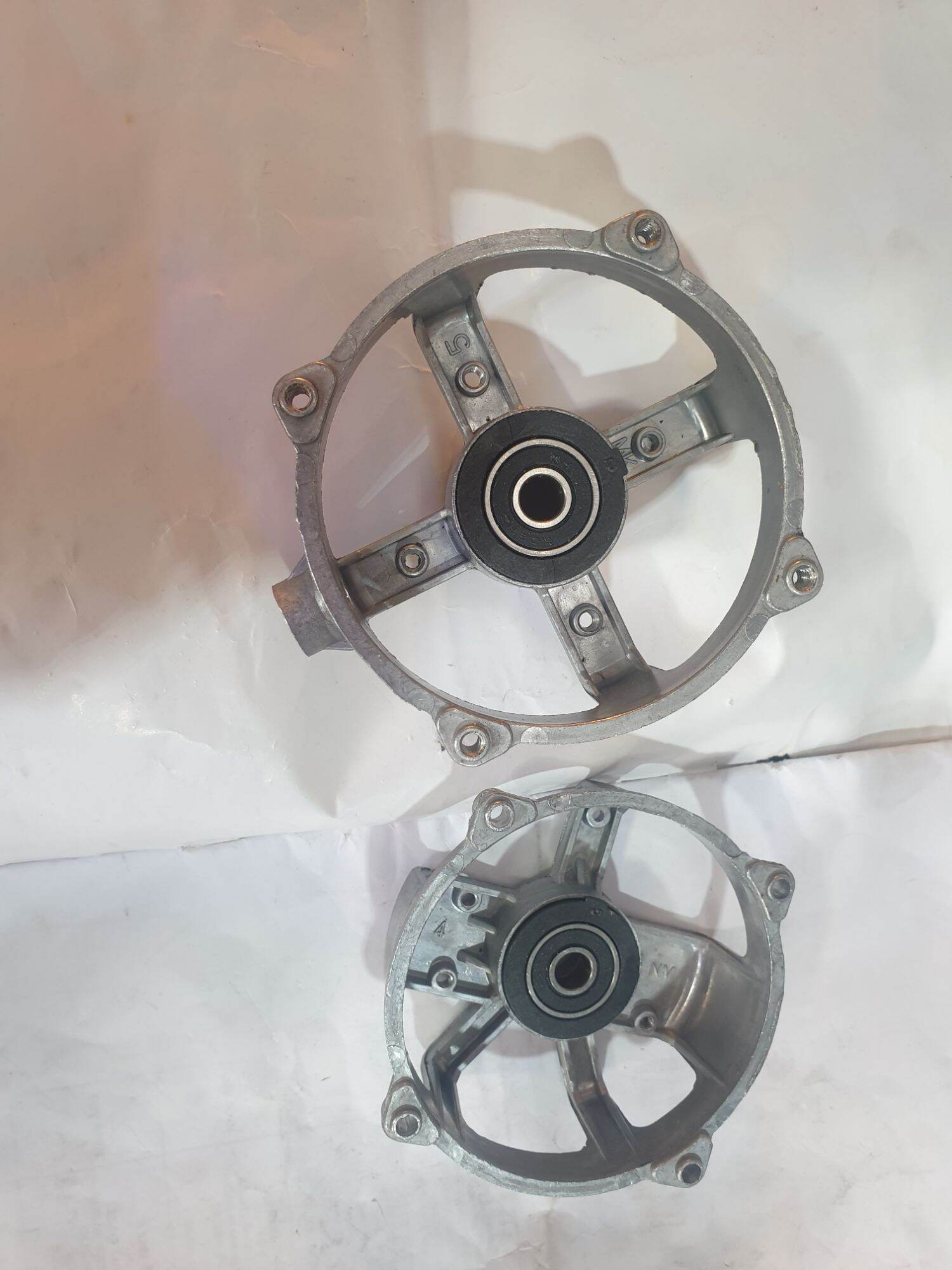 1 bộ nắp  nhôm bạc  đạn  quạt (vành nhựa)