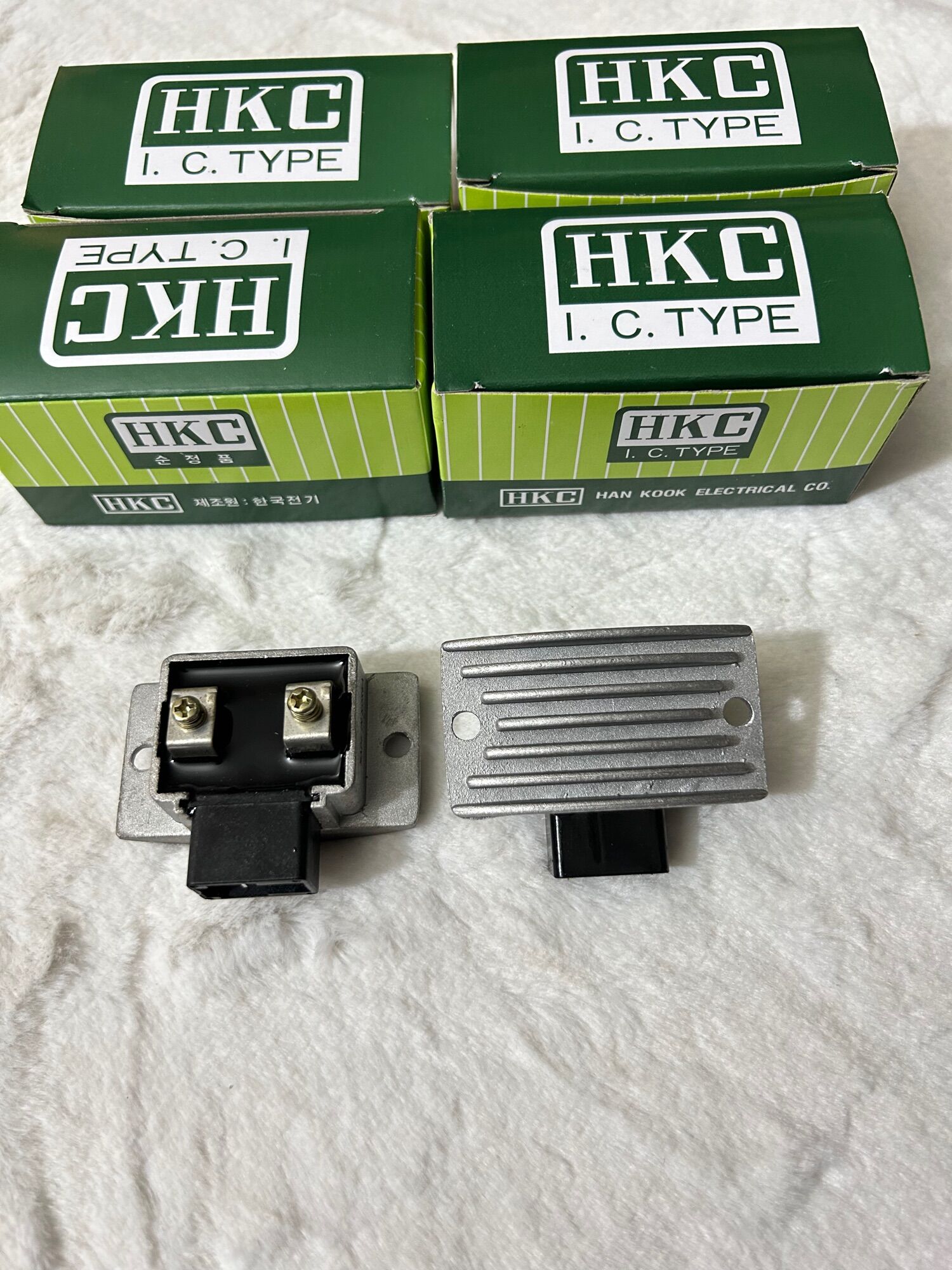 Ic máy phát kia 1t4. tiết chế máy phát kia 12v