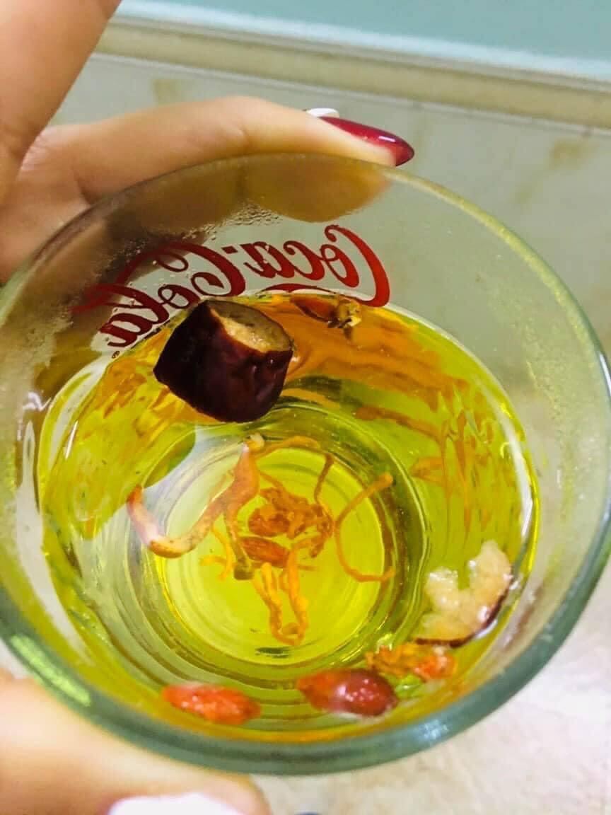 Trà đông trùng hạ thảo.