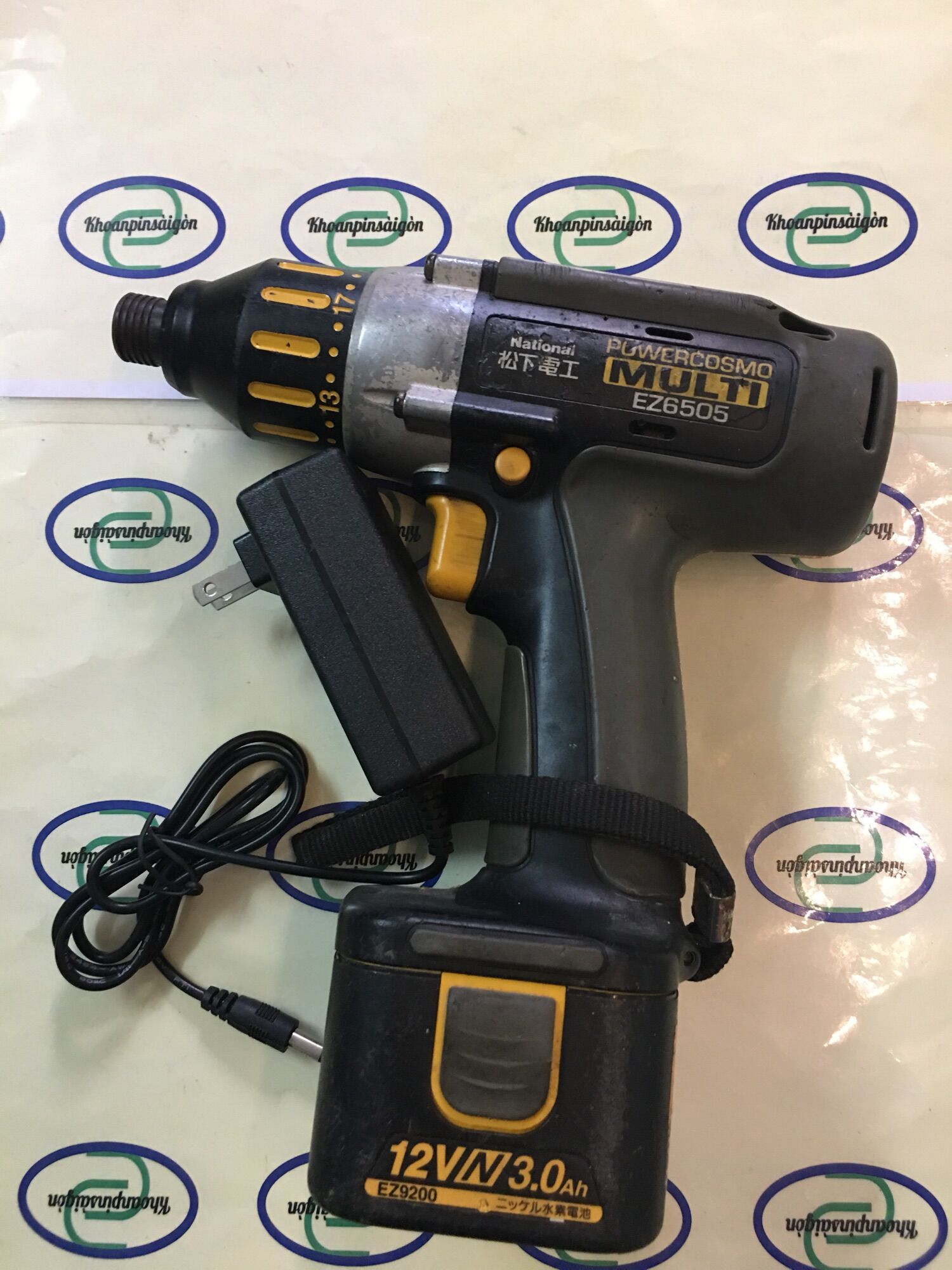 Máy bắn vít 12vol National ez6505 , gồm nhiều cấp trượt và 1 cấp khoan. Chạy êm