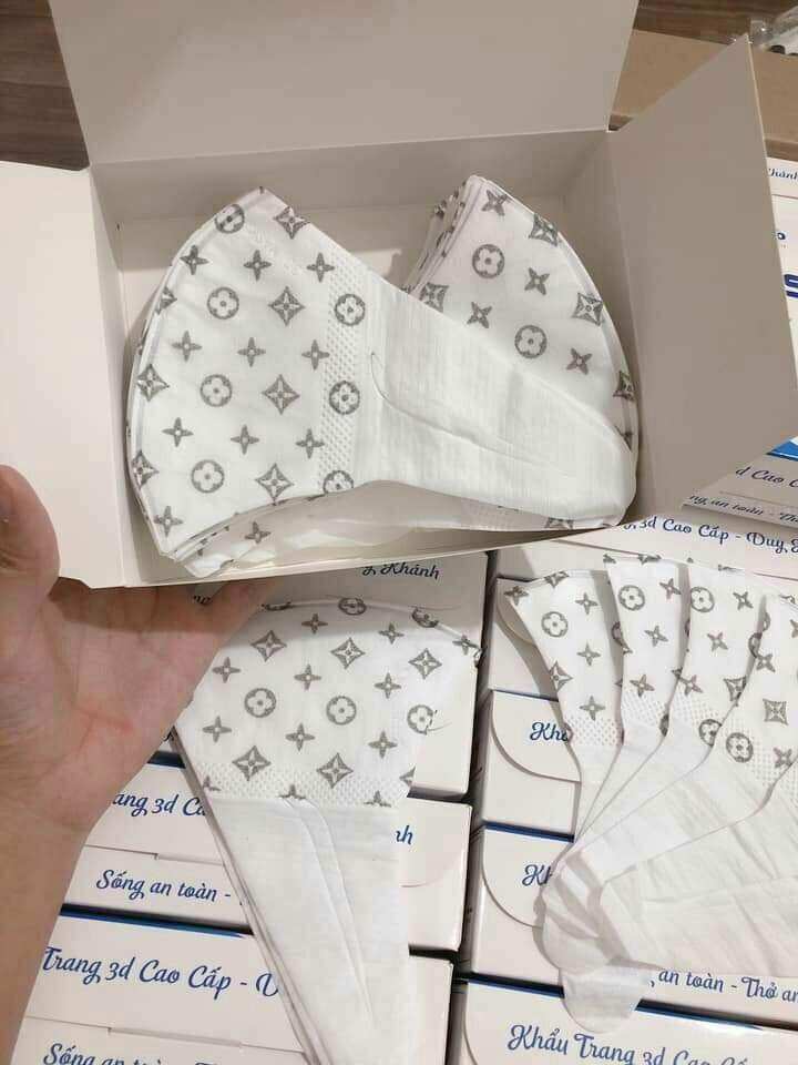 khẩu Trang 3D MASk với thiết kế dây co giãn ,khẩu trang thoáng mang lại cảm giác thoải mái khi đeo cả ngày. Giá cả vô cùng yêu thương. Xả sập sàn chỉ 47k/1 hộp (50 chiếc) dùng hoài không hết ý
