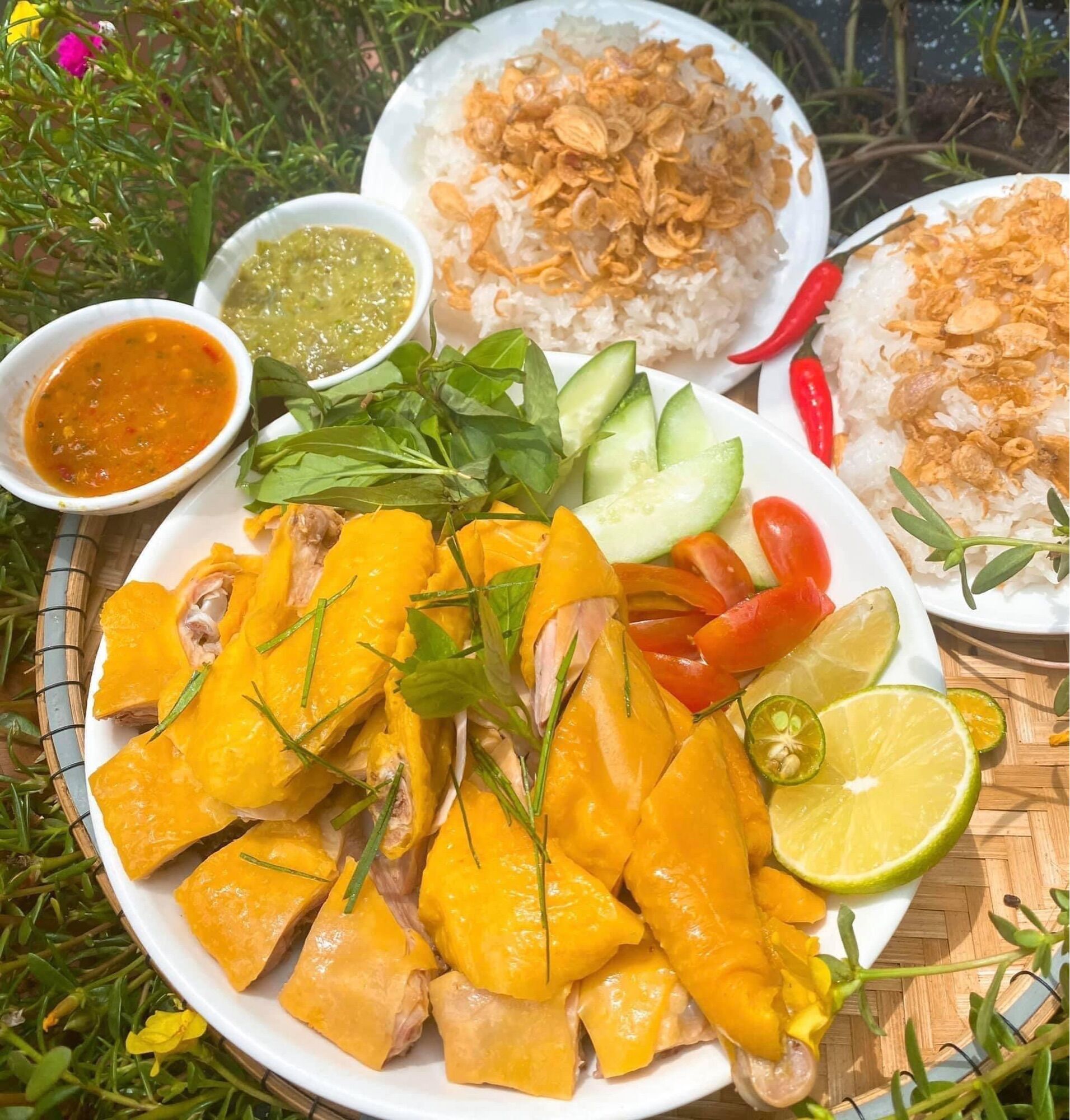 1 con GÀ ủ muối hoa tiêu (2khay, ăn liền)