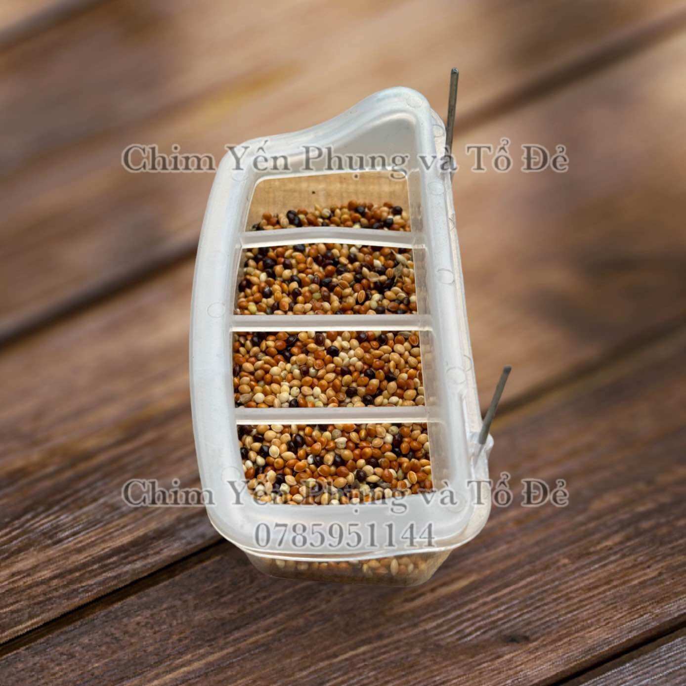 Máng ăn 4 ngăn chống vẩy cho Chim Cảnh [có móc kẽm].