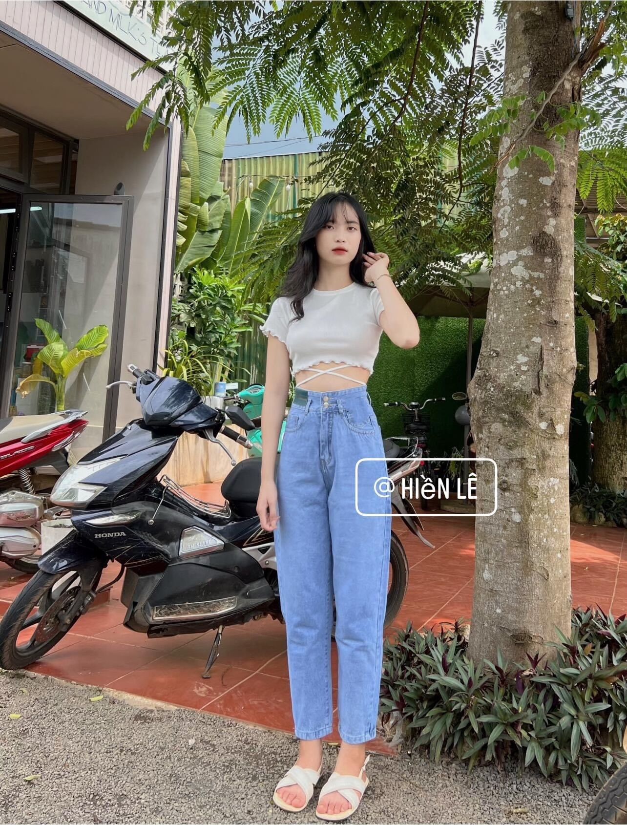 Set baggy jeans 2 nút + croptop đan dây bụng