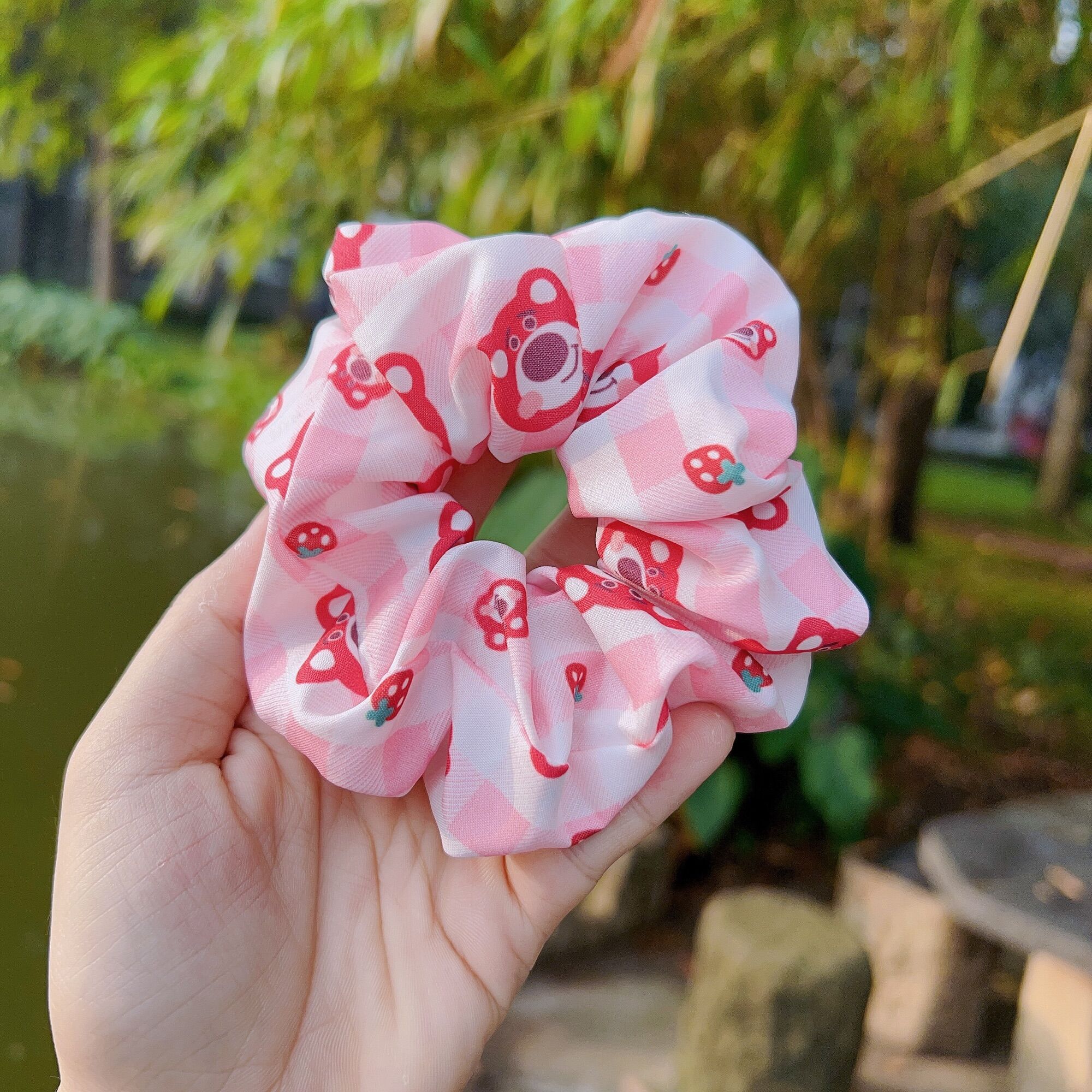 CỘT TÓC SCRUNCHIES GẤU DÂU LOTSO