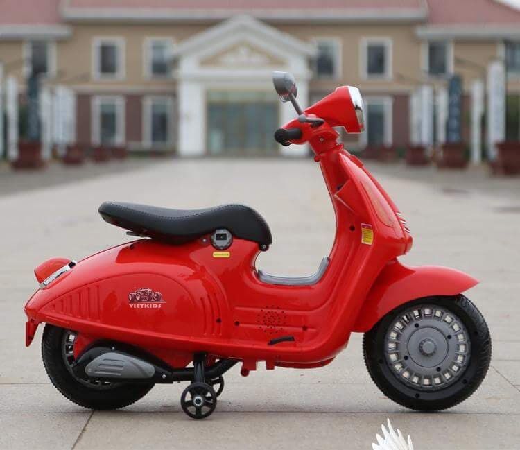 XE MÁY ĐIỆN CHO BÉ KIỂU DÁNG XE VESPA CỔ